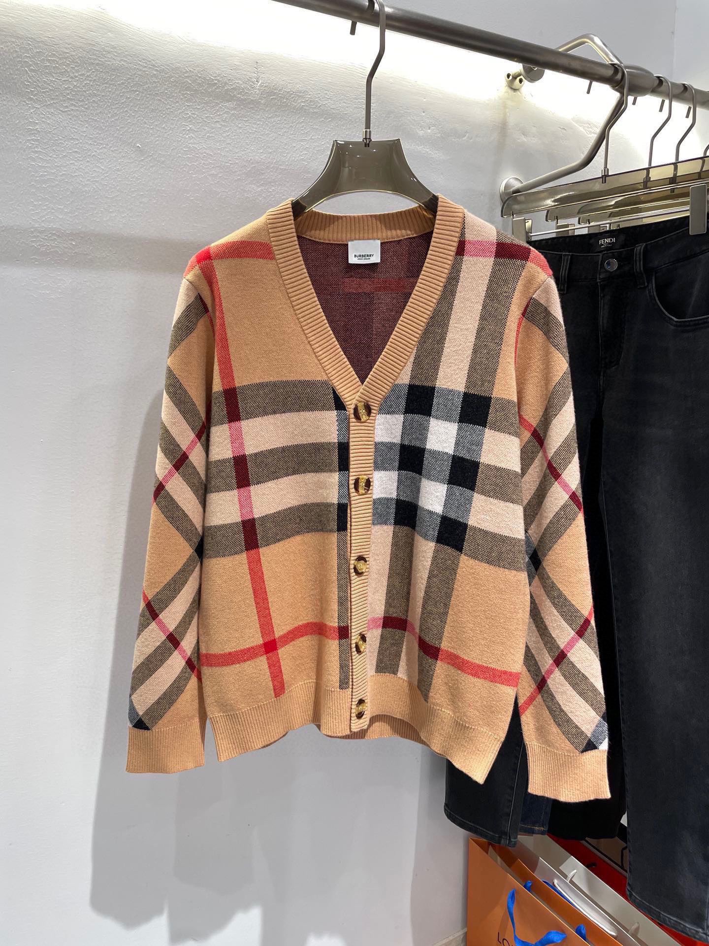 버*리 체크 울 블렌드 가디건