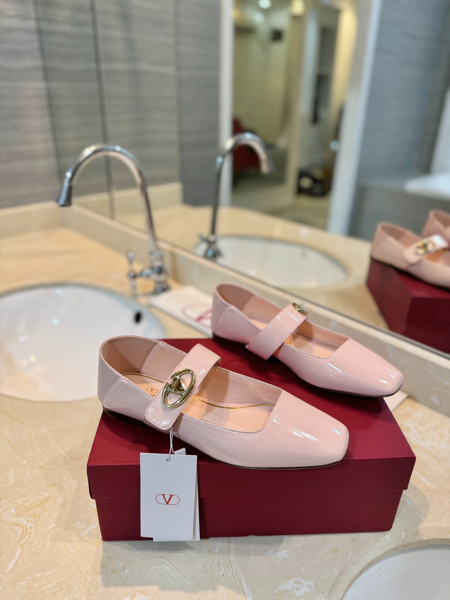 발*티노 신상 스퀘어 뮬 슬리퍼