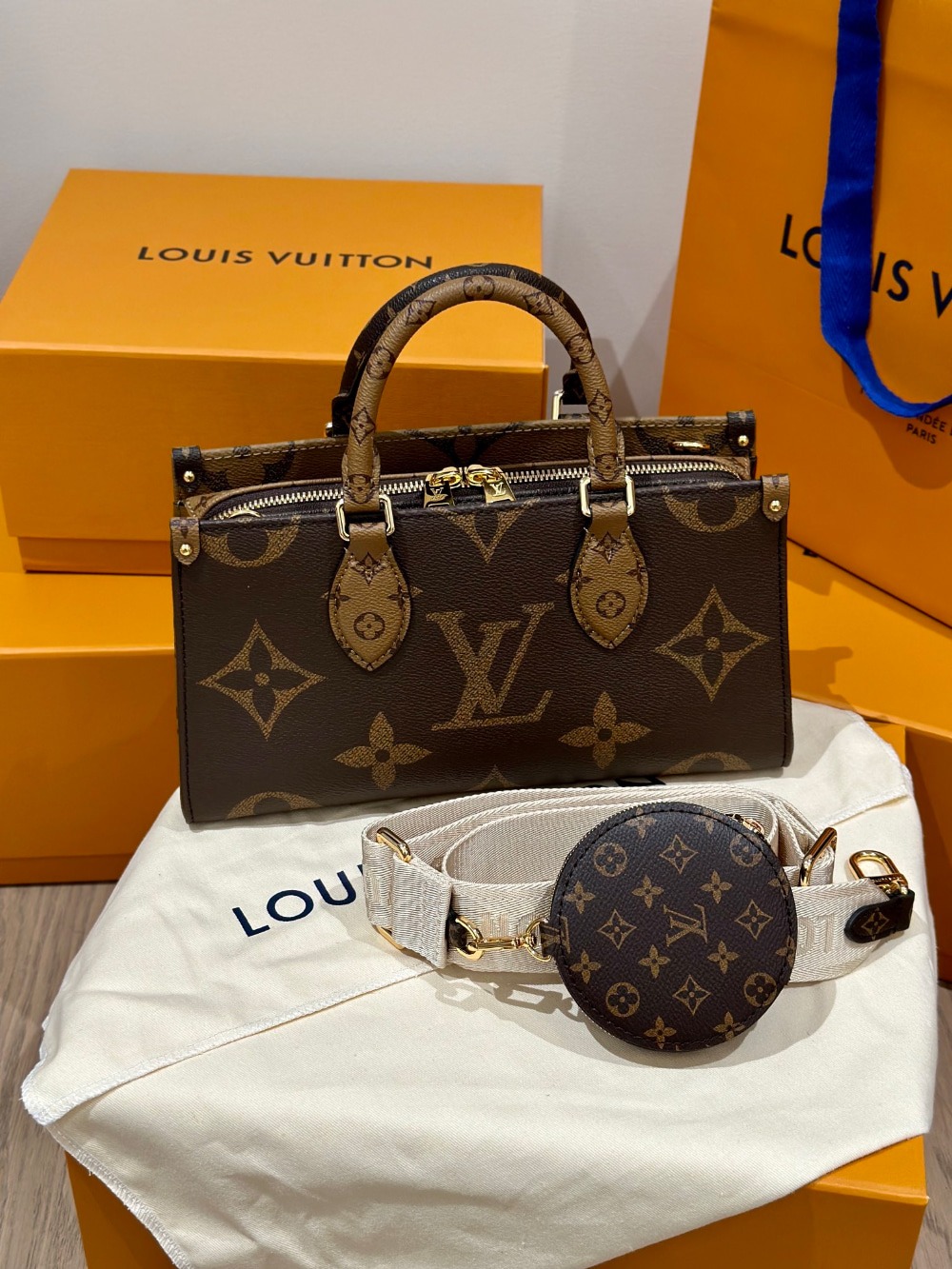 루이비* 온더고 이스트 웨스트 