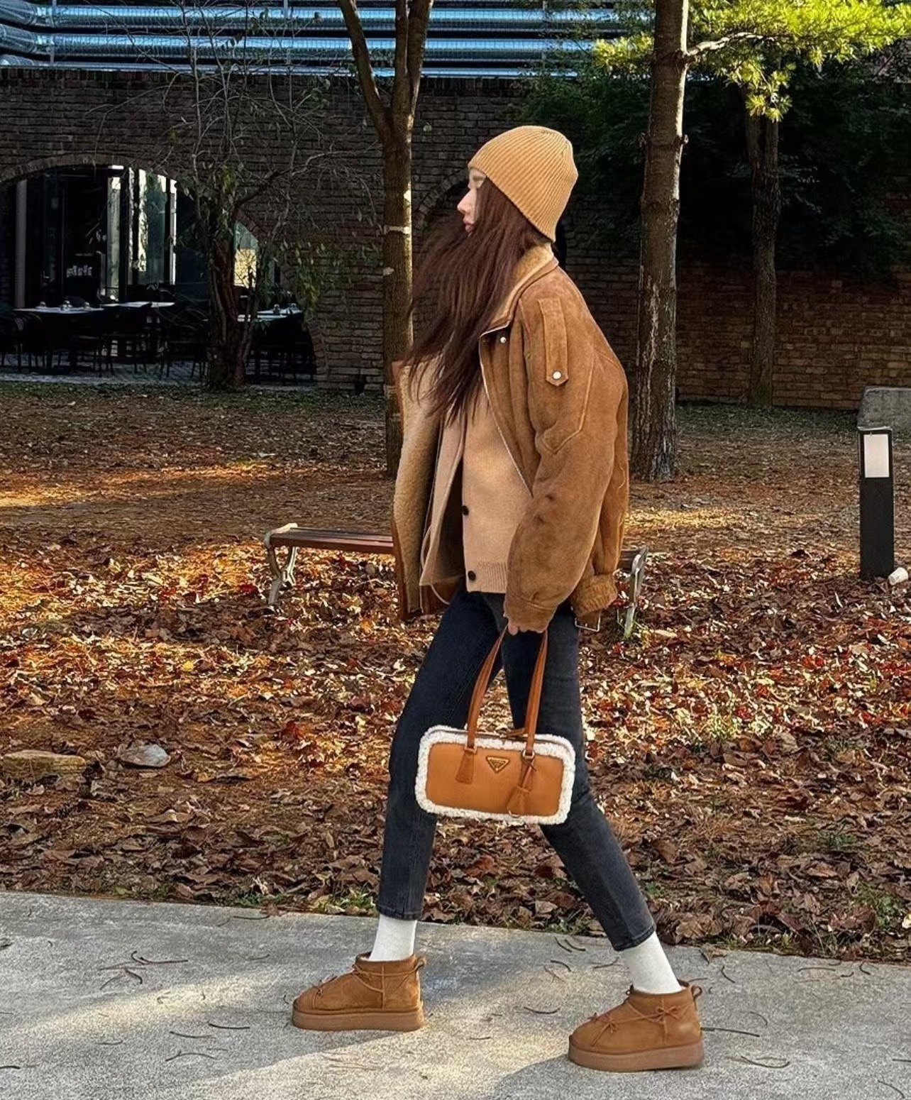 프라다 미디엄 시어링 투 핸들 백