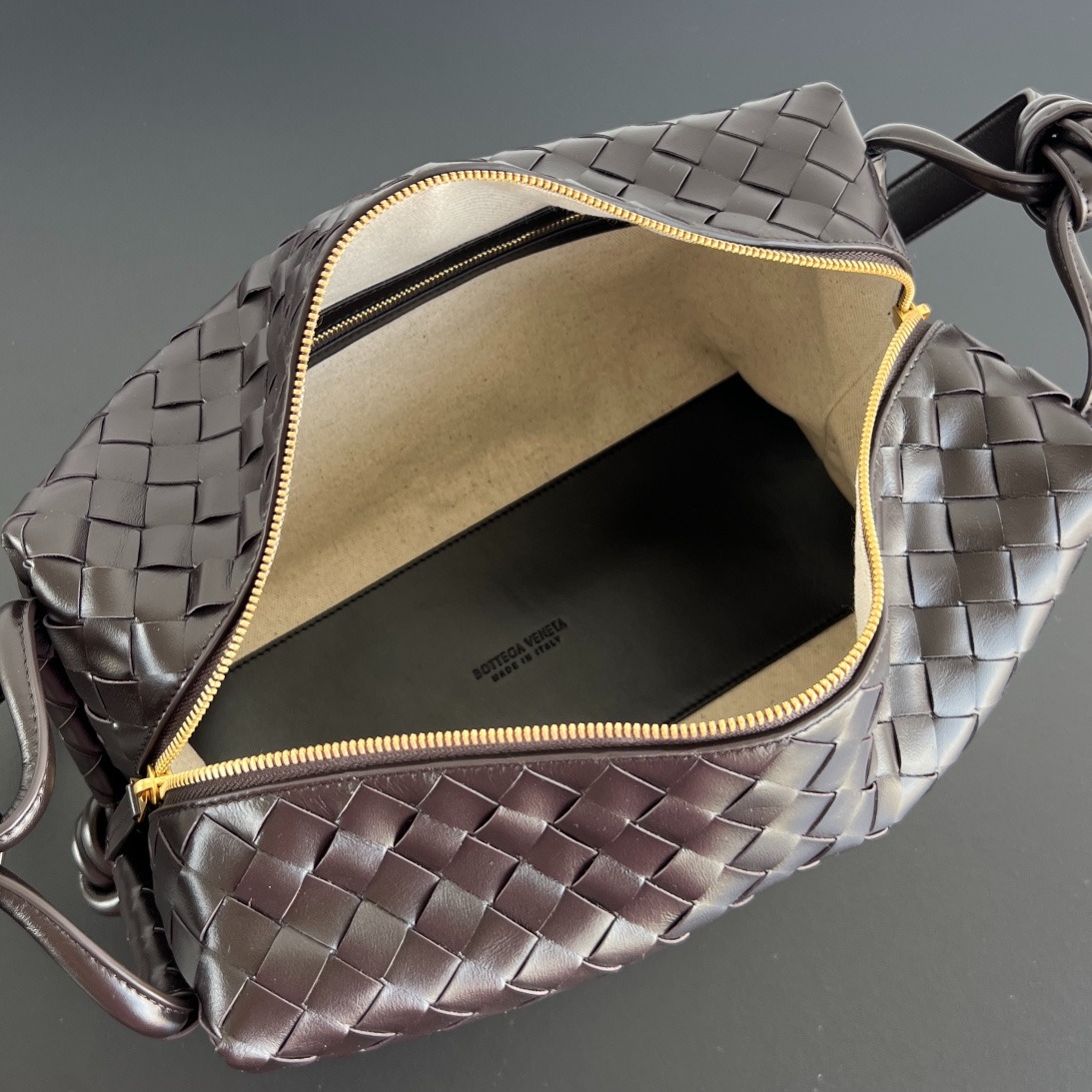 보테가베네타 루프 미디움 여행가방