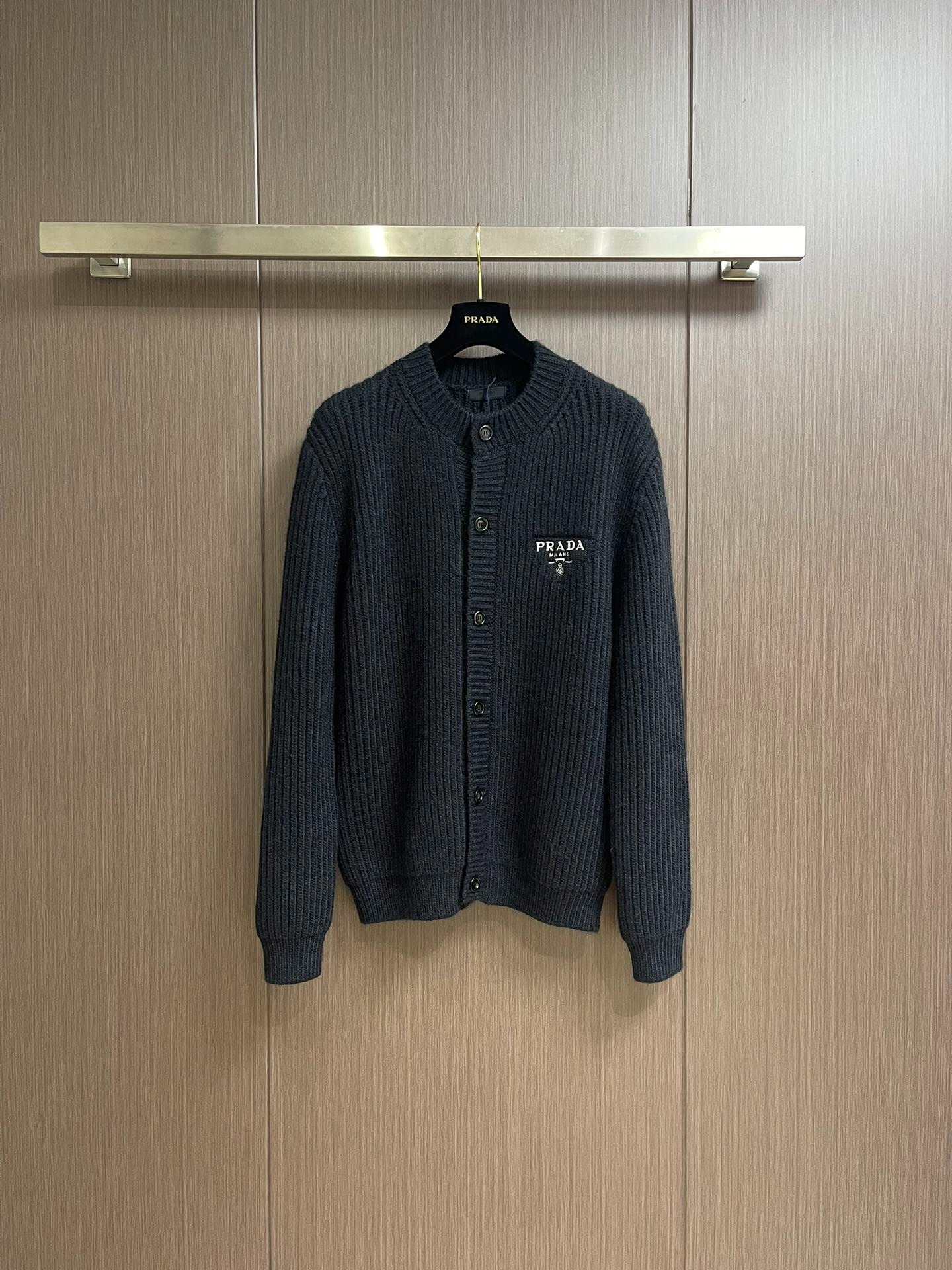 프*다 가 신상 털가디건 스웨터