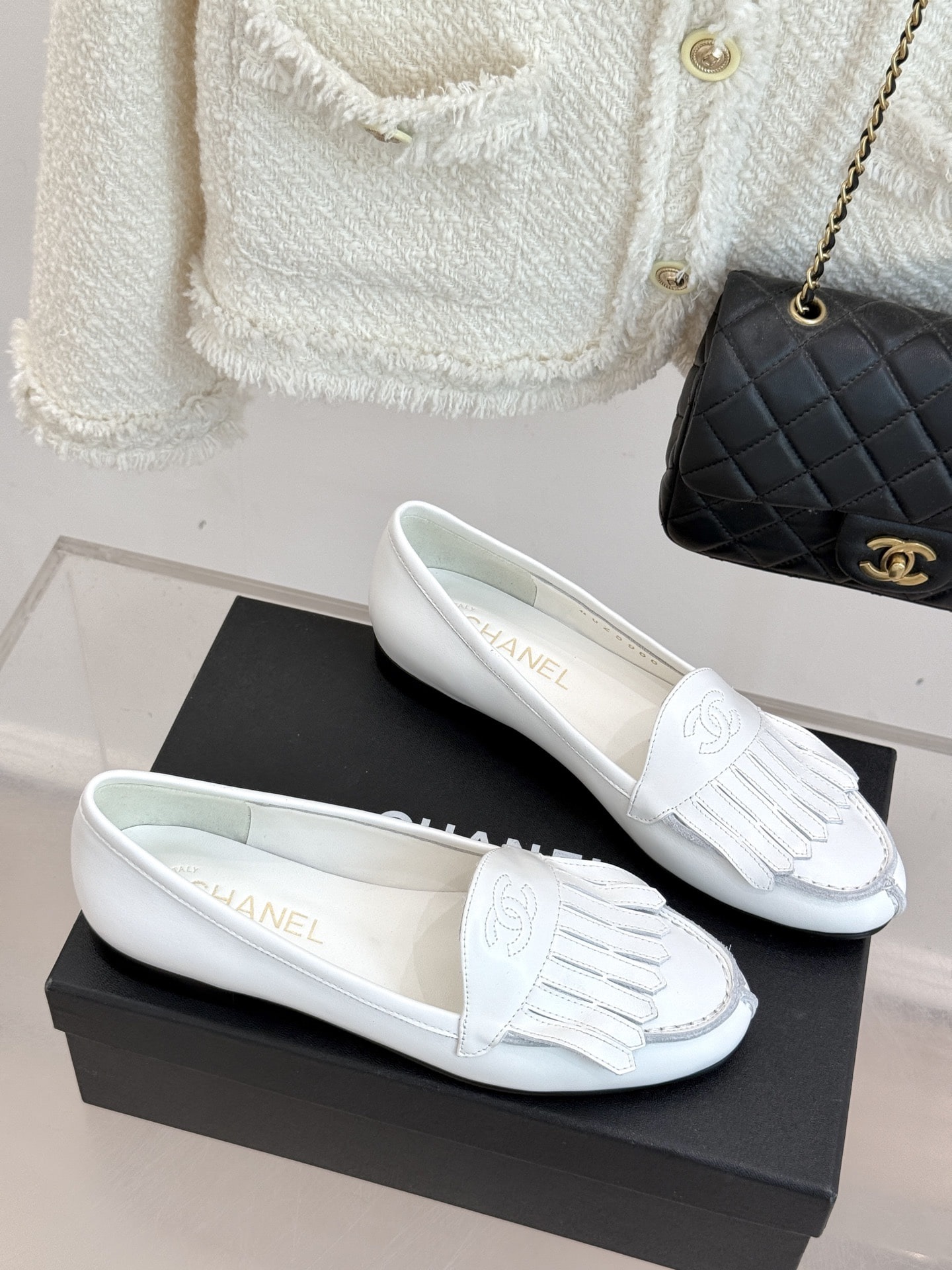 샤* 클래식 더블 C 태슬로퍼