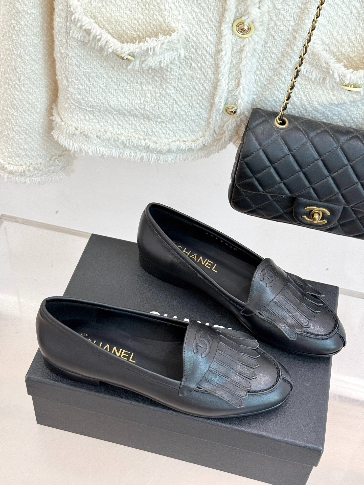 샤* 클래식 더블 C 태슬로퍼