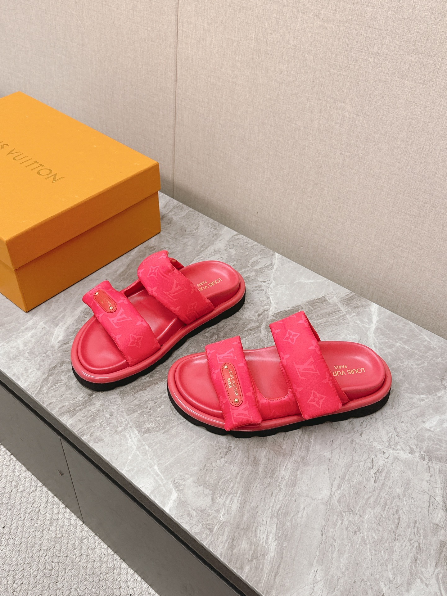 루*비통 신상 패딩 슬리퍼