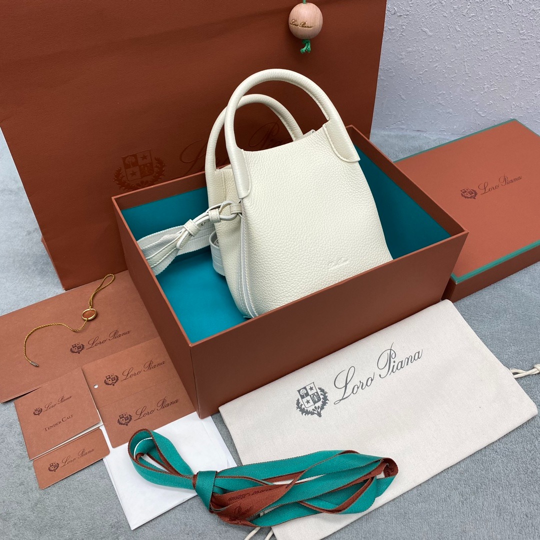 로로피아나 마이크로 베일 스몰 백