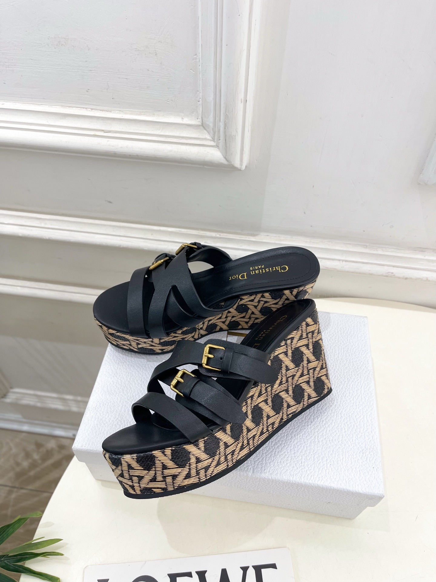 디* 25  신상 아티튜드 웨지 슬리퍼