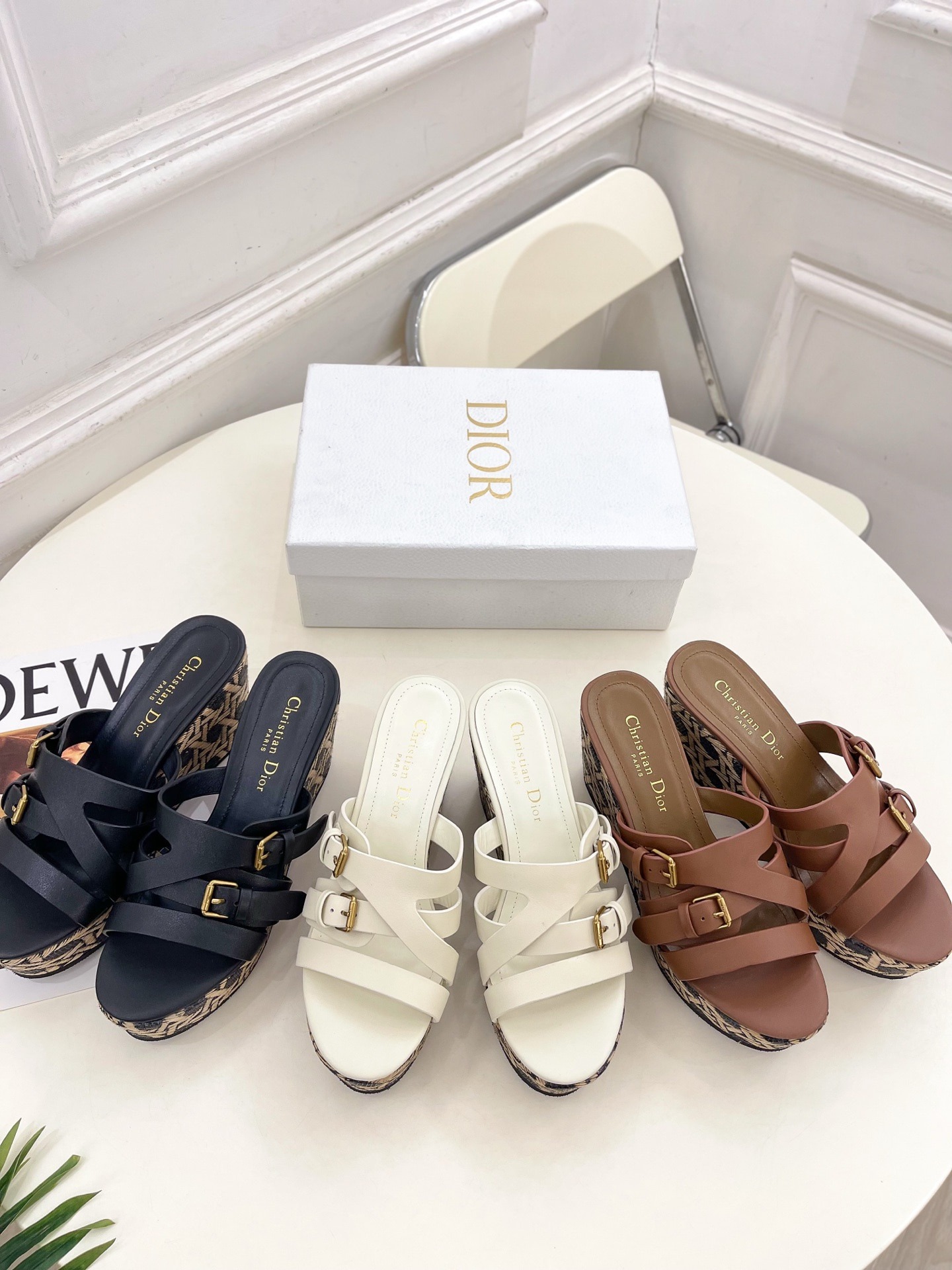 디* 25  신상 아티튜드 웨지 슬리퍼