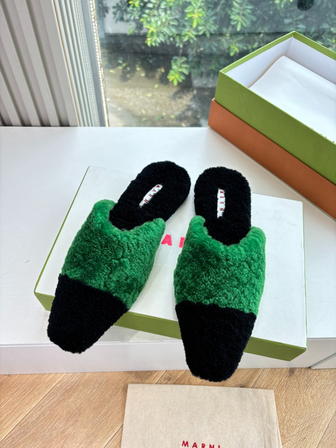 마*니 신상 배색 털 슬리퍼