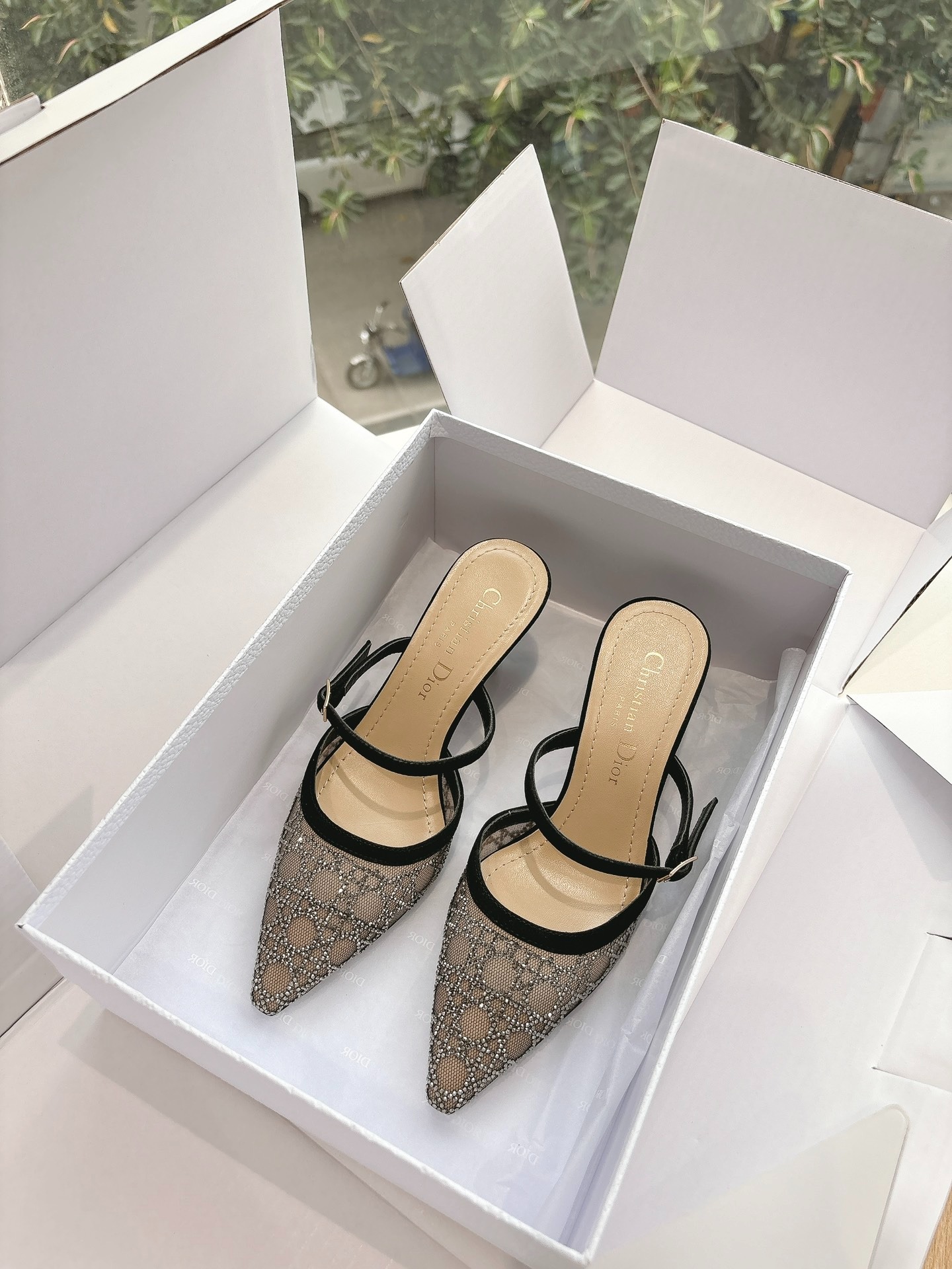 디*  2025 봄 신상 비치자수 슬리퍼