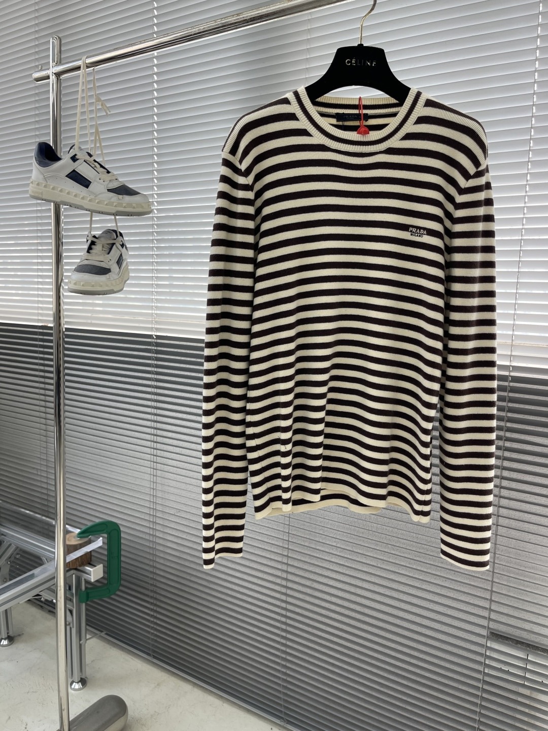 프*다 단가라 자수 라운드 니트