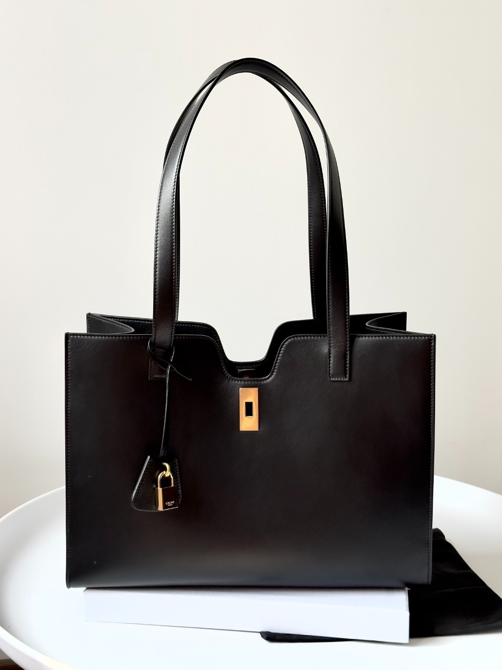 셀린느 카바스16 숄더백