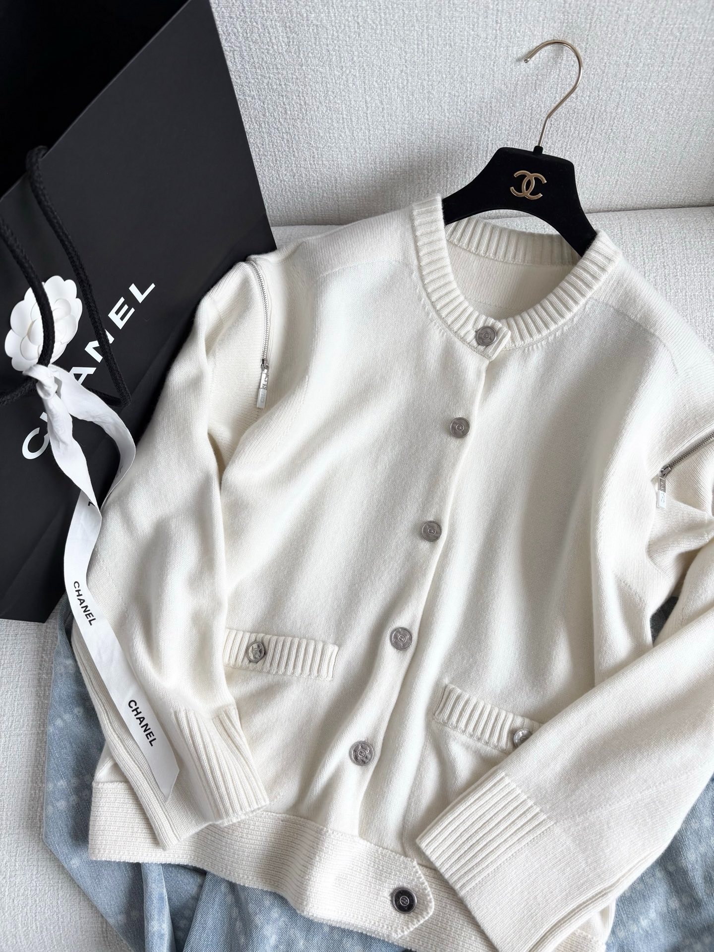 샤넬 25 라운드넥 더블버튼 가디건