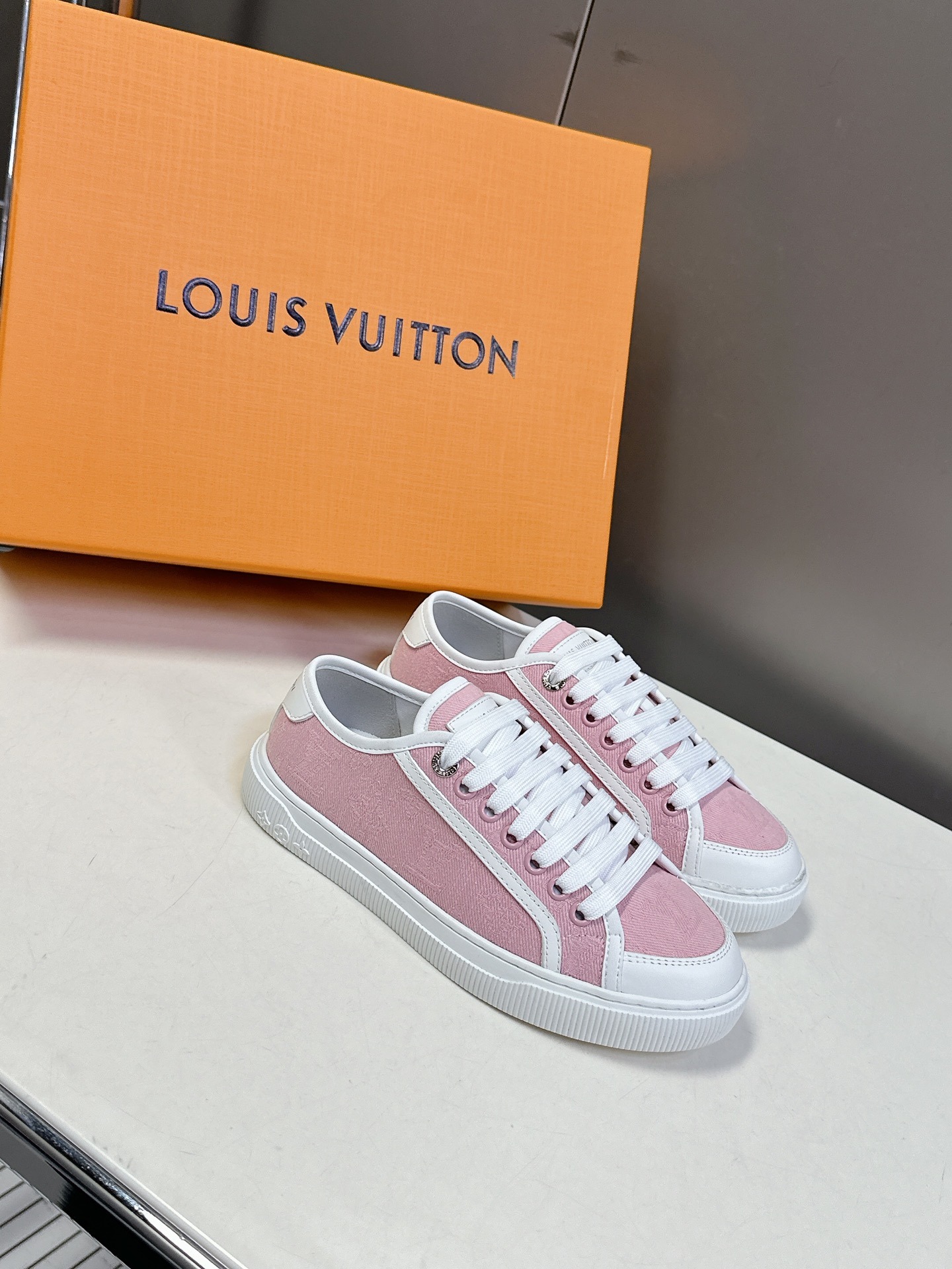 루*비통 25SS Lagoon Sneaker