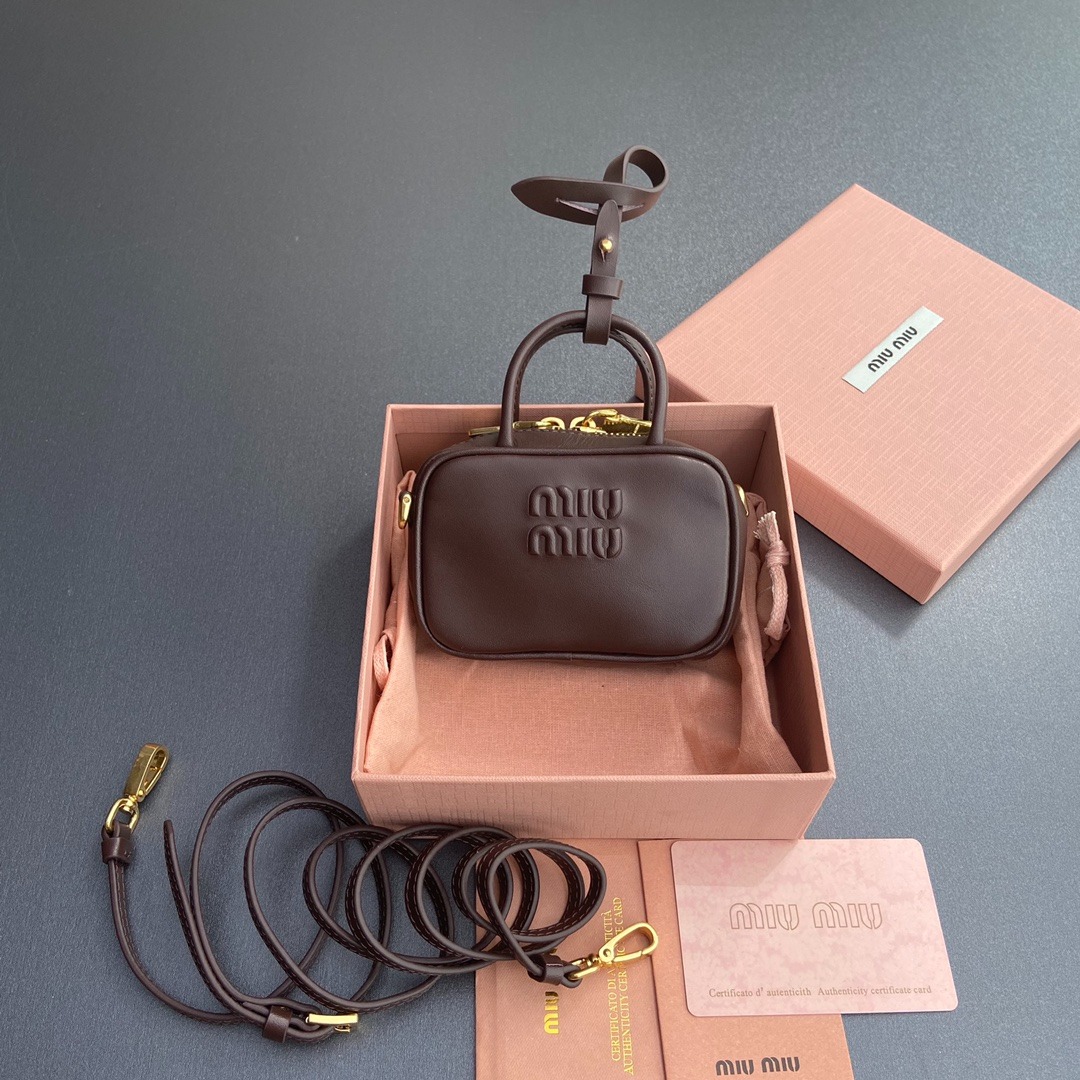 미우미우 가죽 마이크로 백