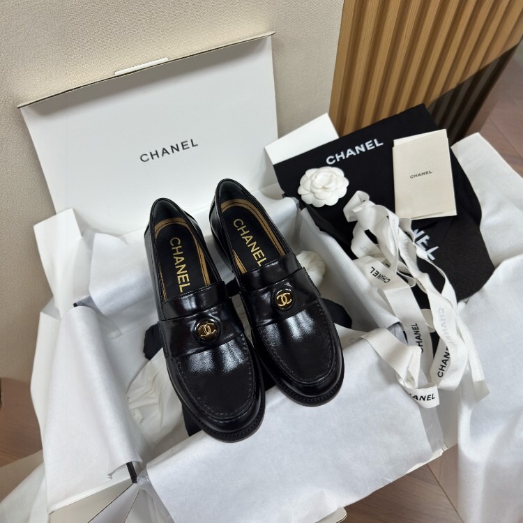 샤넬 가죽 로퍼