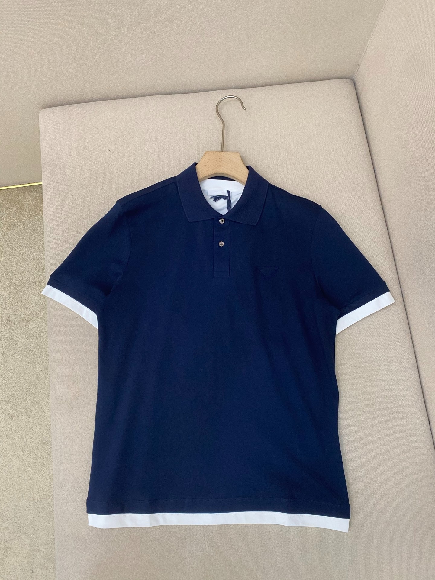 프*다 25SS 삼각 로고 면 폴로 셔츠