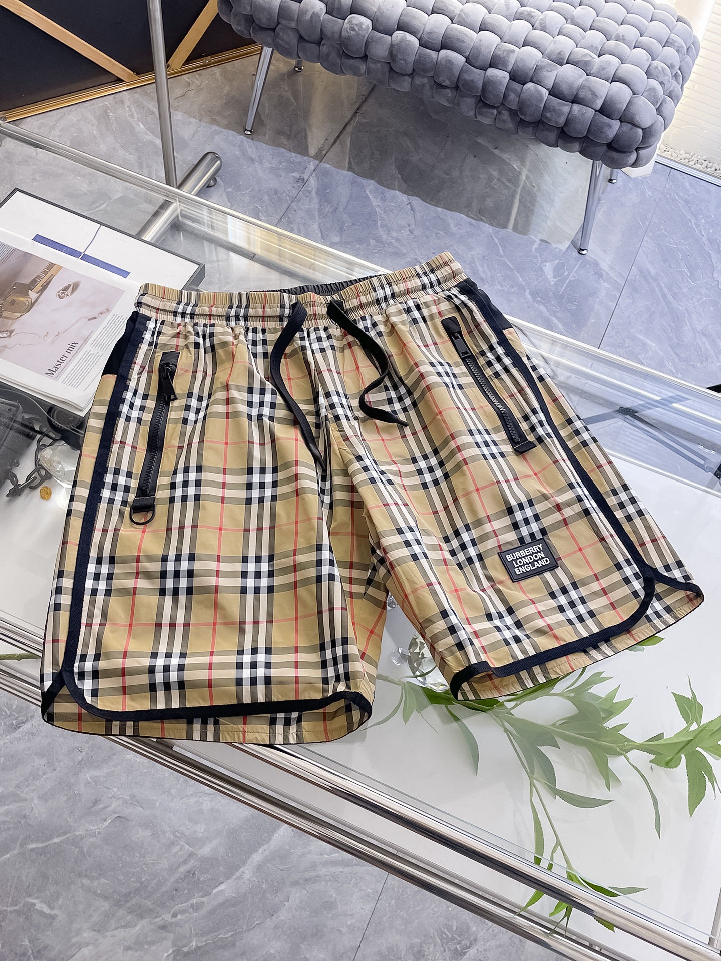 버*리 25 여름 신상 남성 캐주얼 반바지