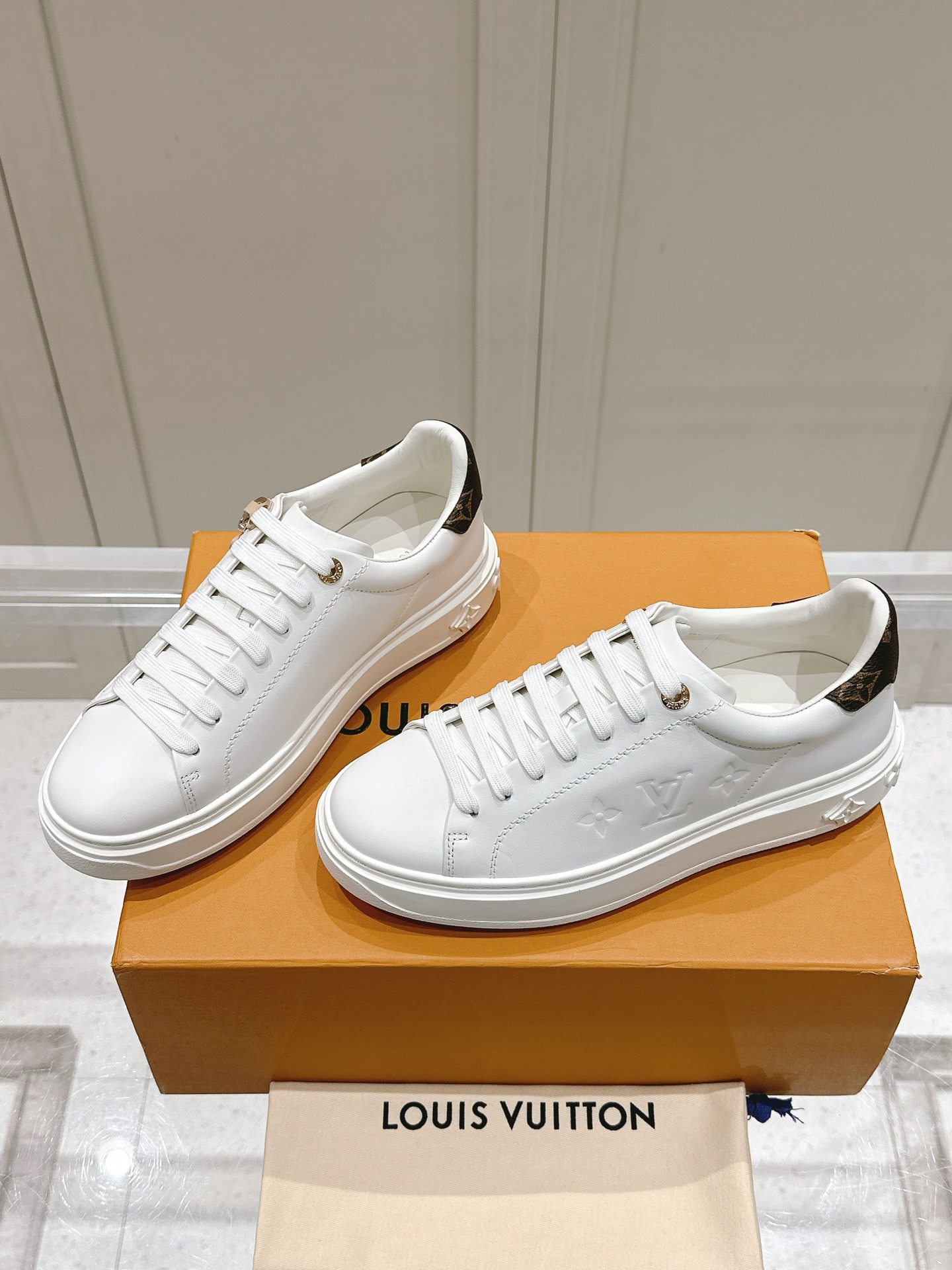 루*비통 무*카미 타카시 콜라보 스니커즈