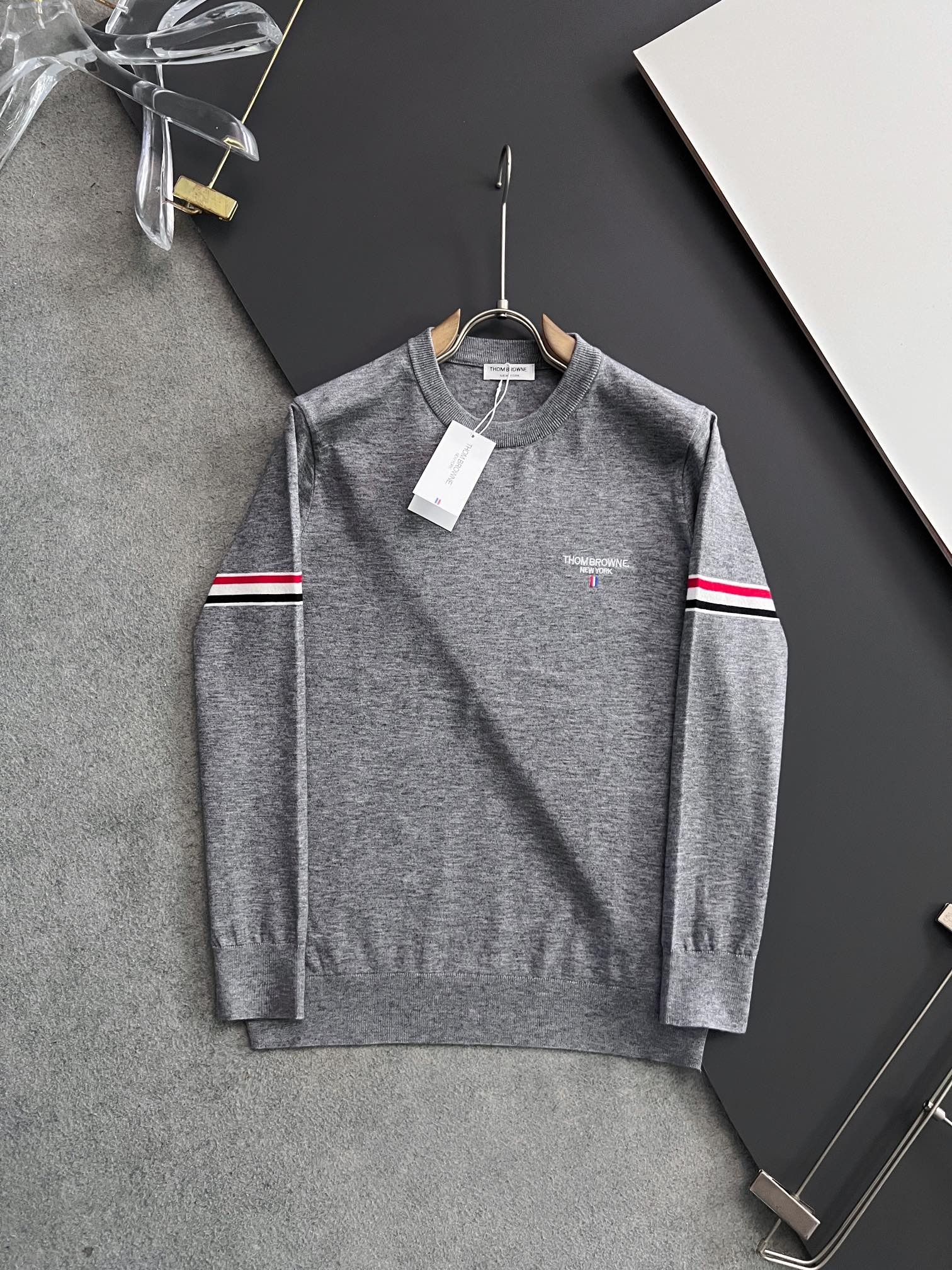 톰*라운 24ss 매장동일 발매 클래식한 니트티