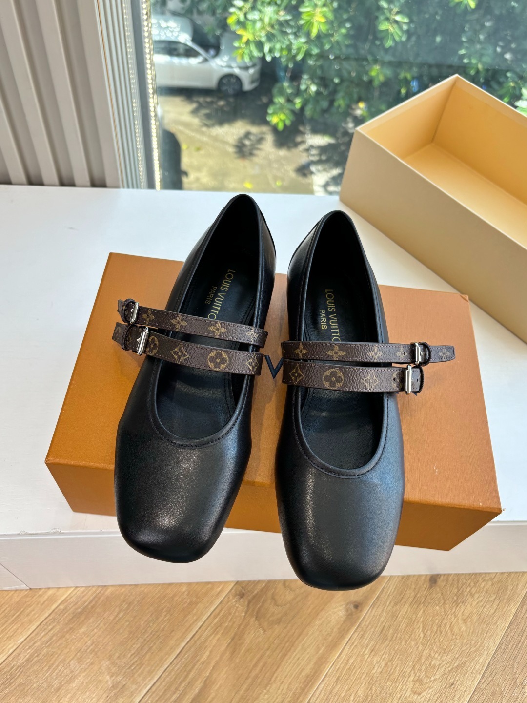 루*비통 무라카미 타카시 콜라보 체리 샌들