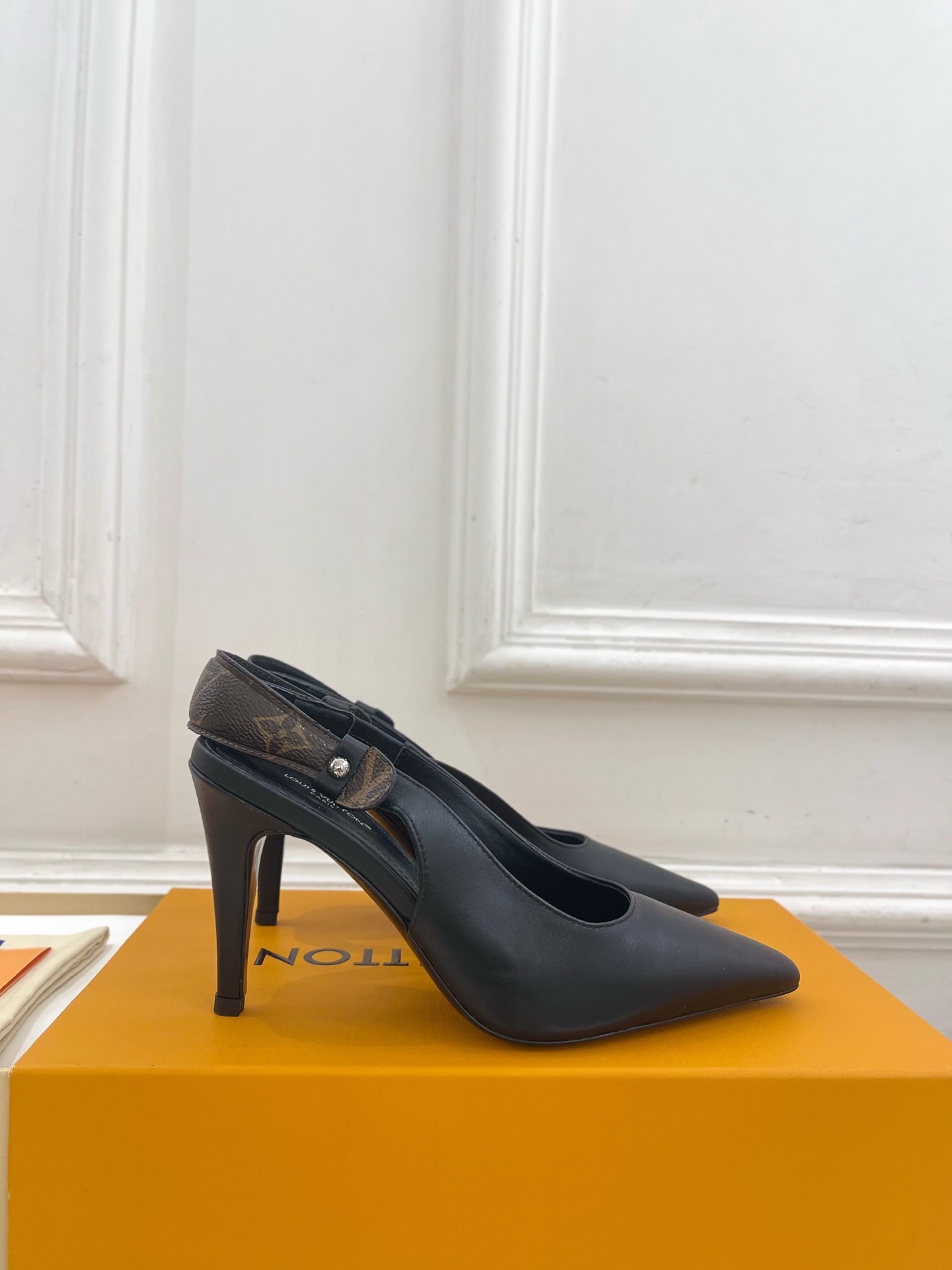 루*비통 25 신상 슬링백 힐