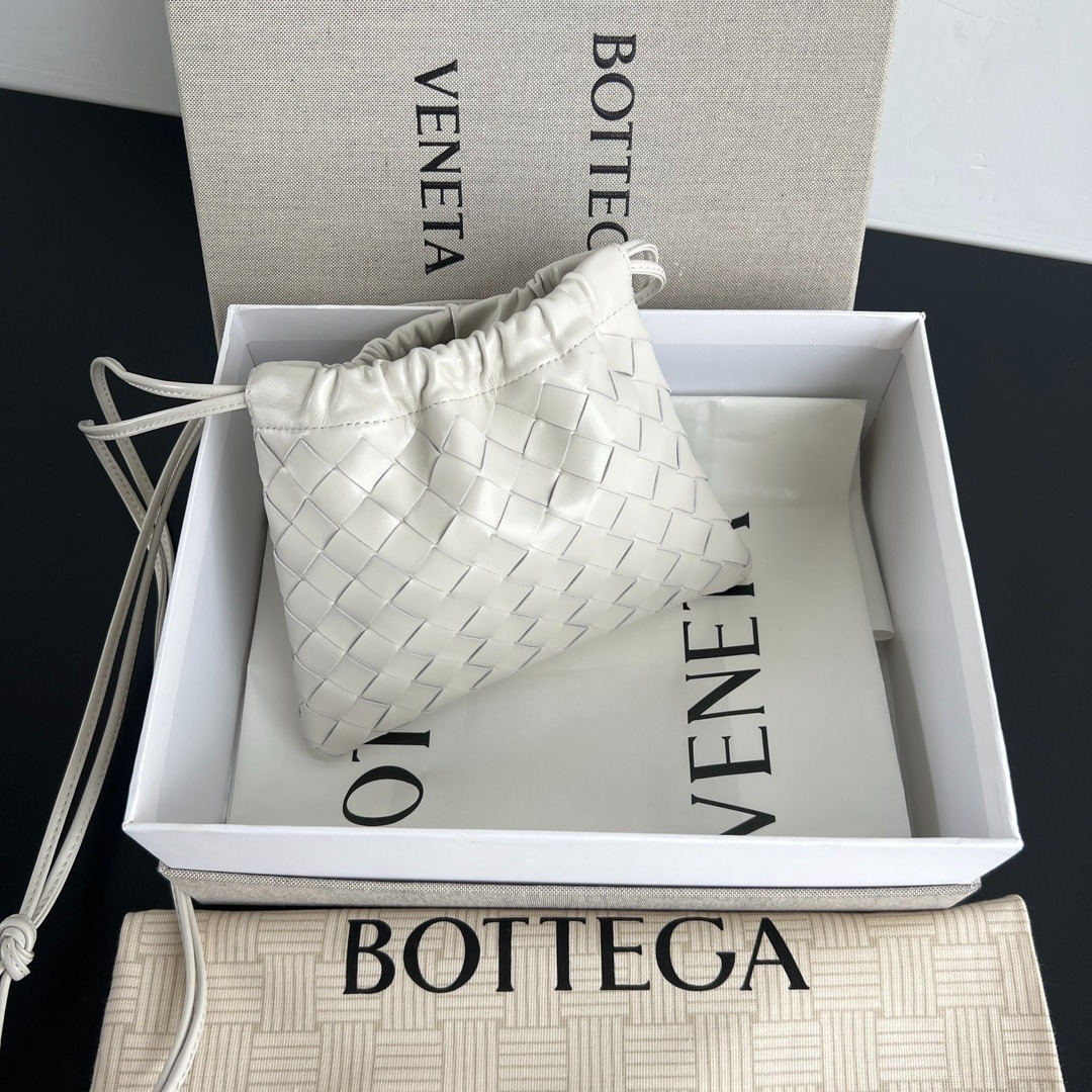 보*가 베네타 신상 스트링 더스트백