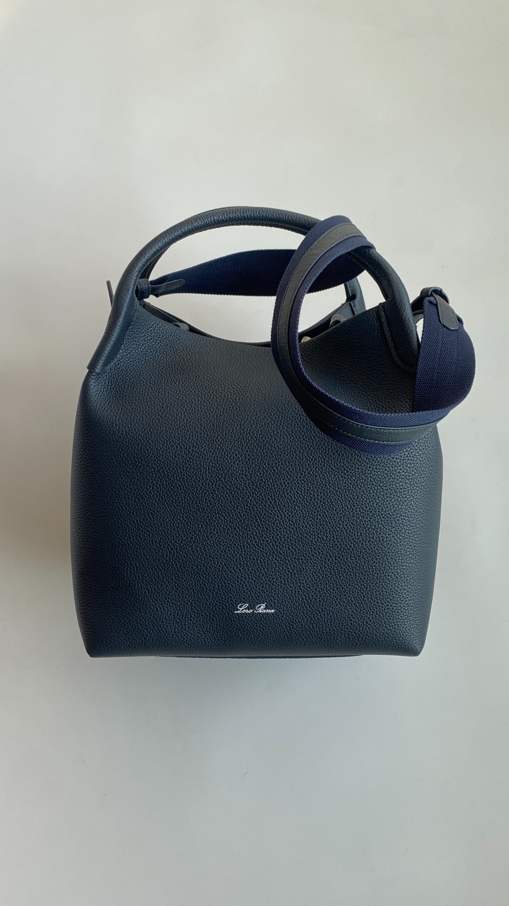 로로피아나 베일 라지백