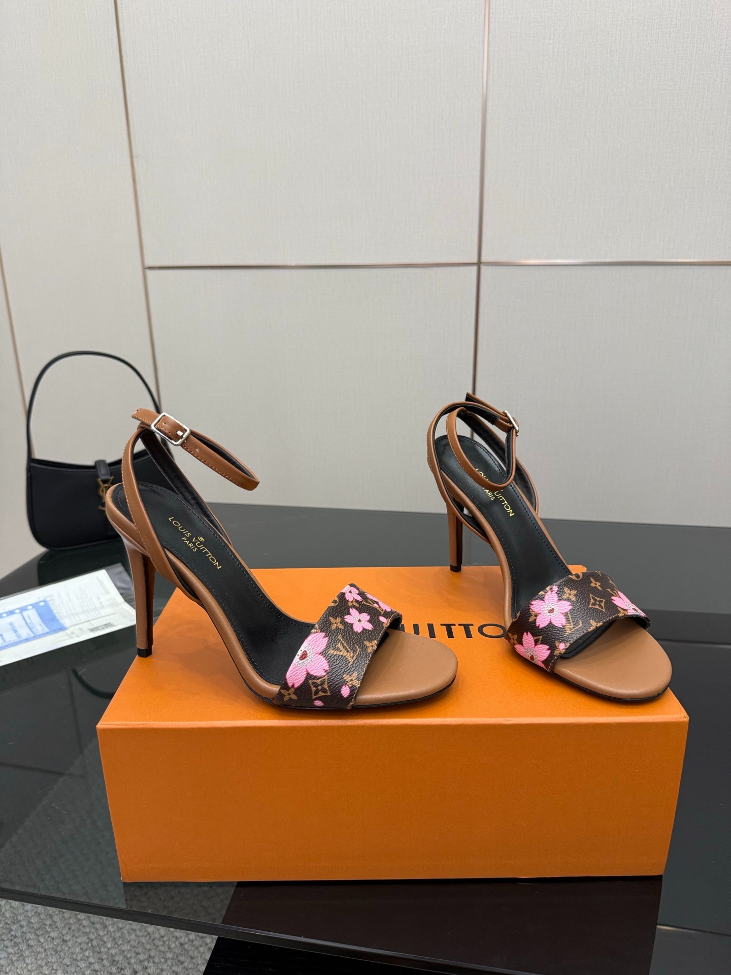 루*비통 최신형 샌들