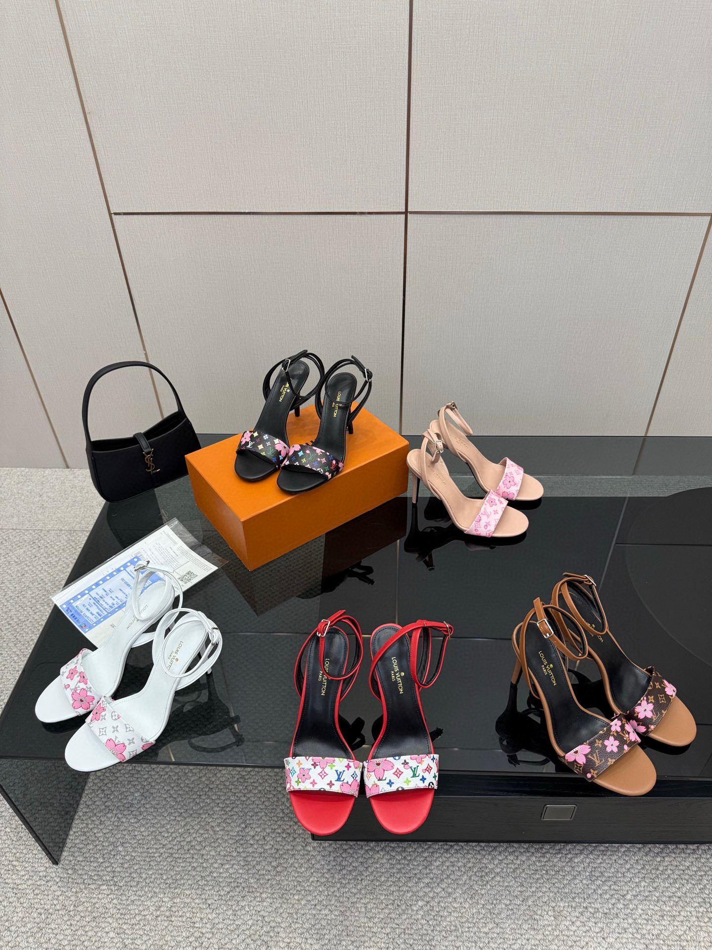 루*비통 최신형 샌들