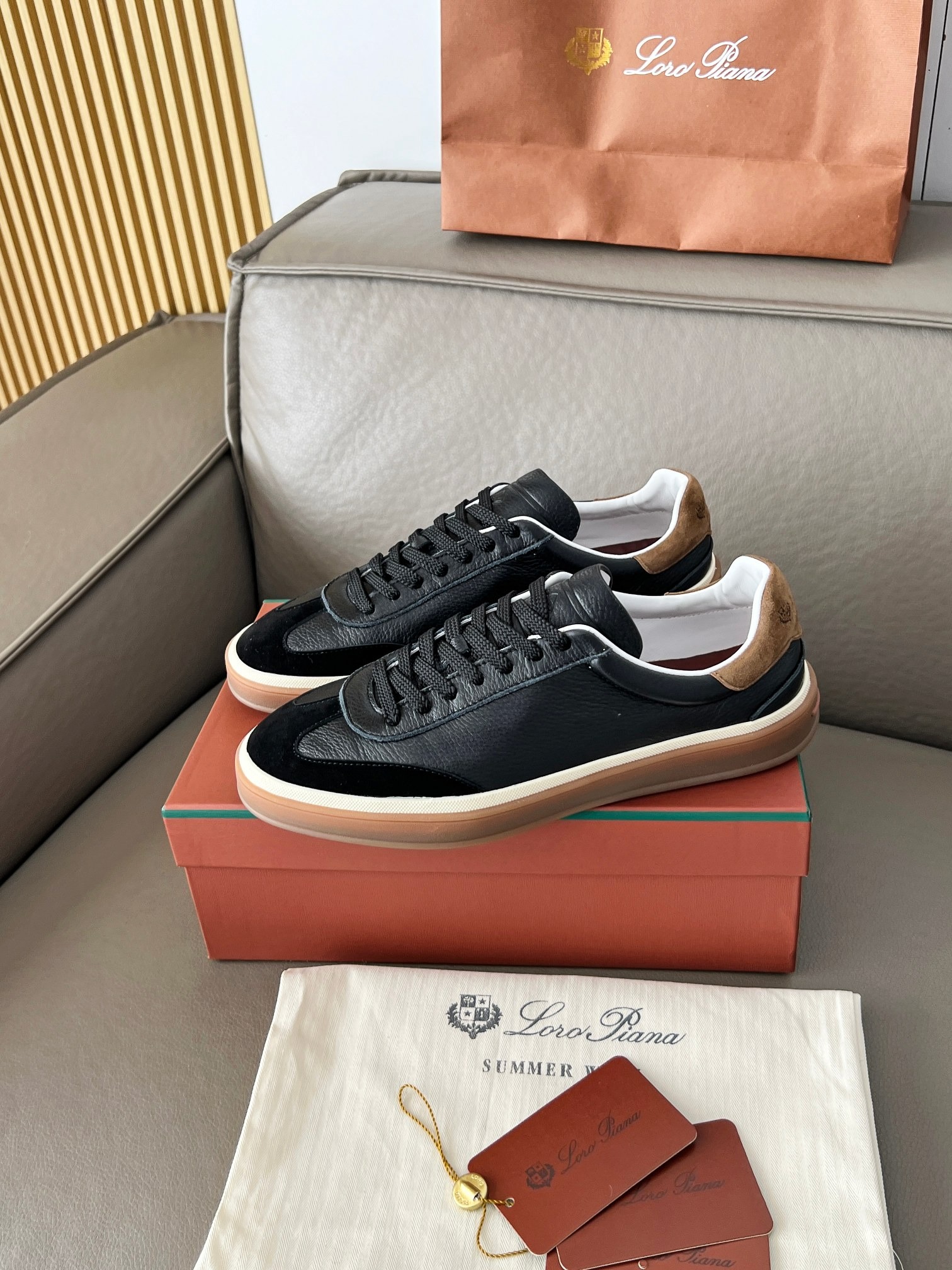 로*피아나 트레이닝화 남녀공용