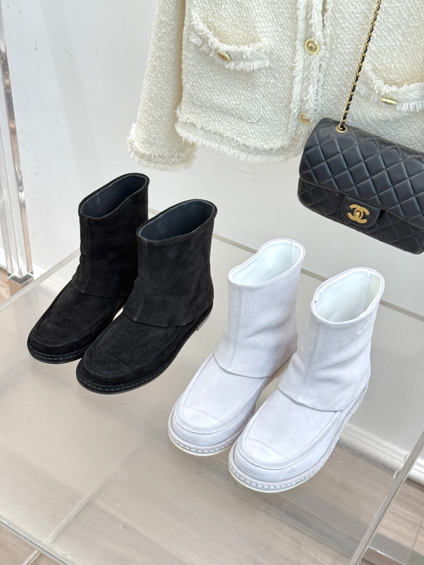 샤* 클래식 더블C 스웨이드 워커