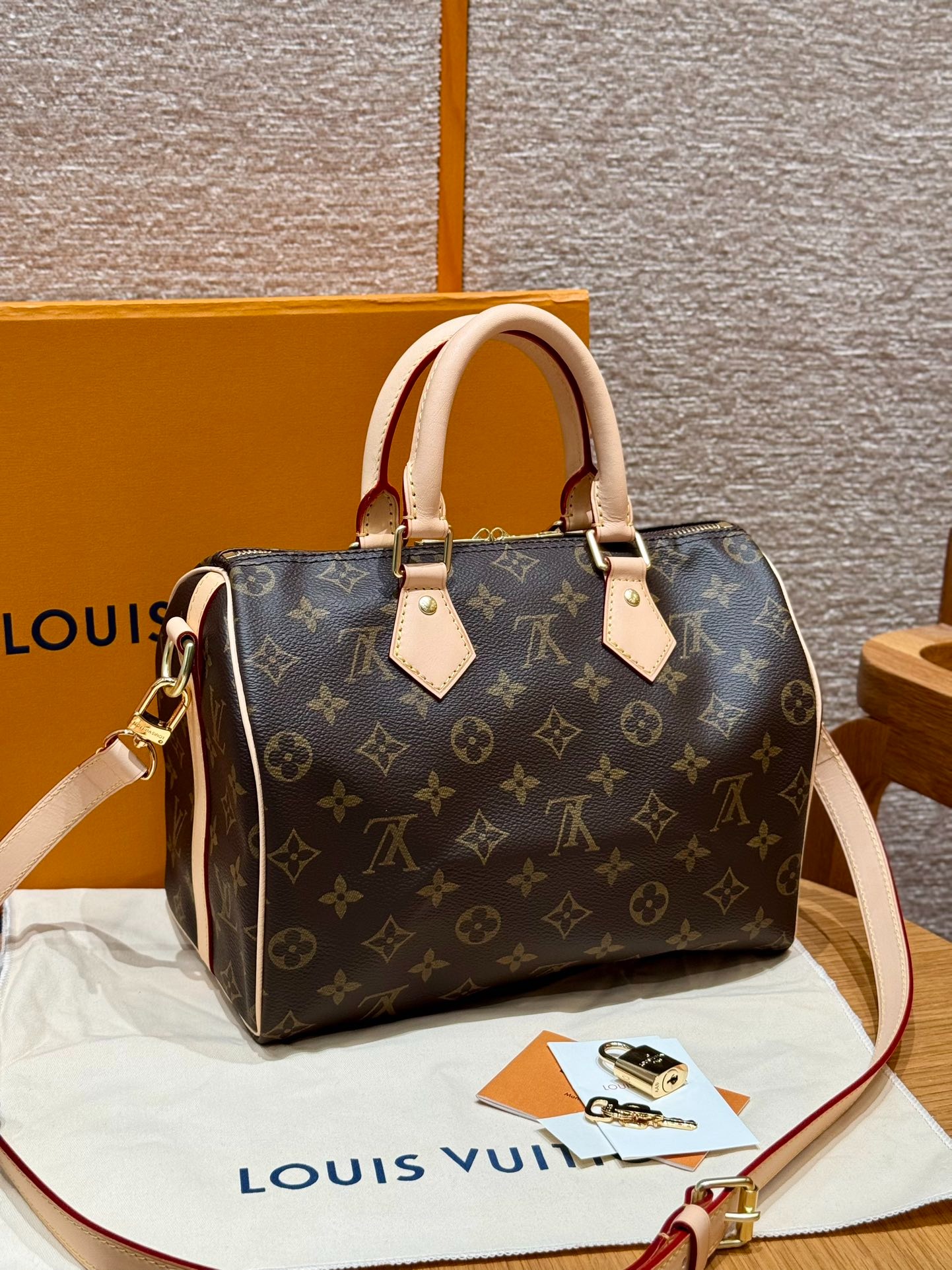 루이비통 스피드 반둘리에 30 파우치