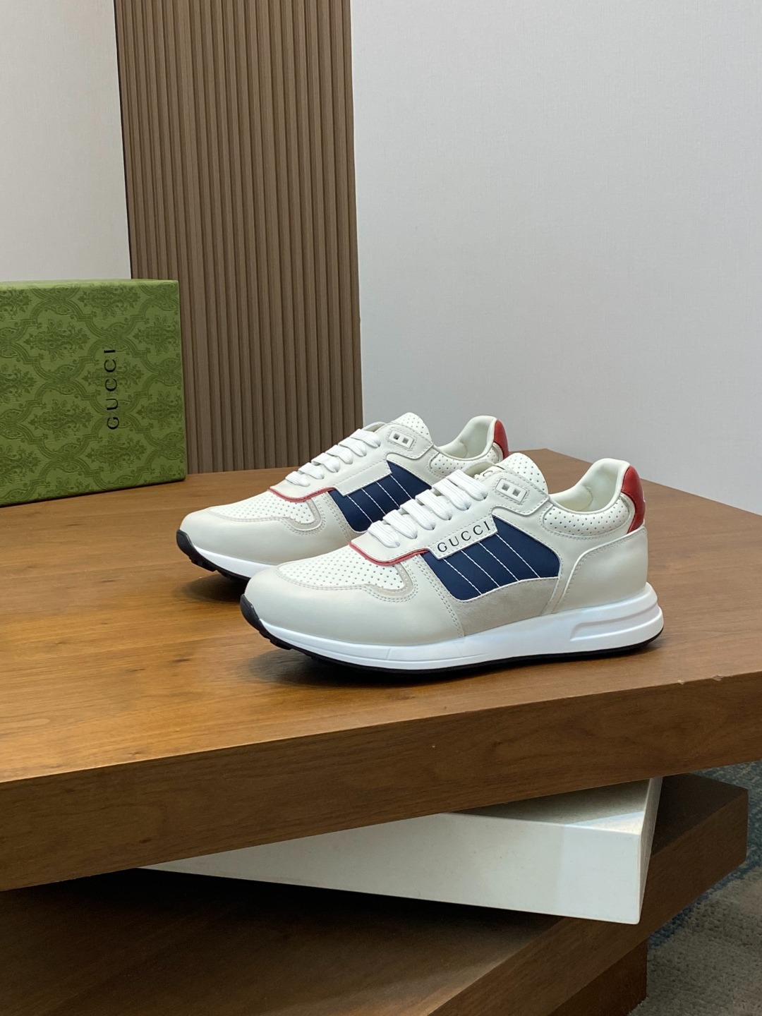 구* 클래식 남성 스니커즈