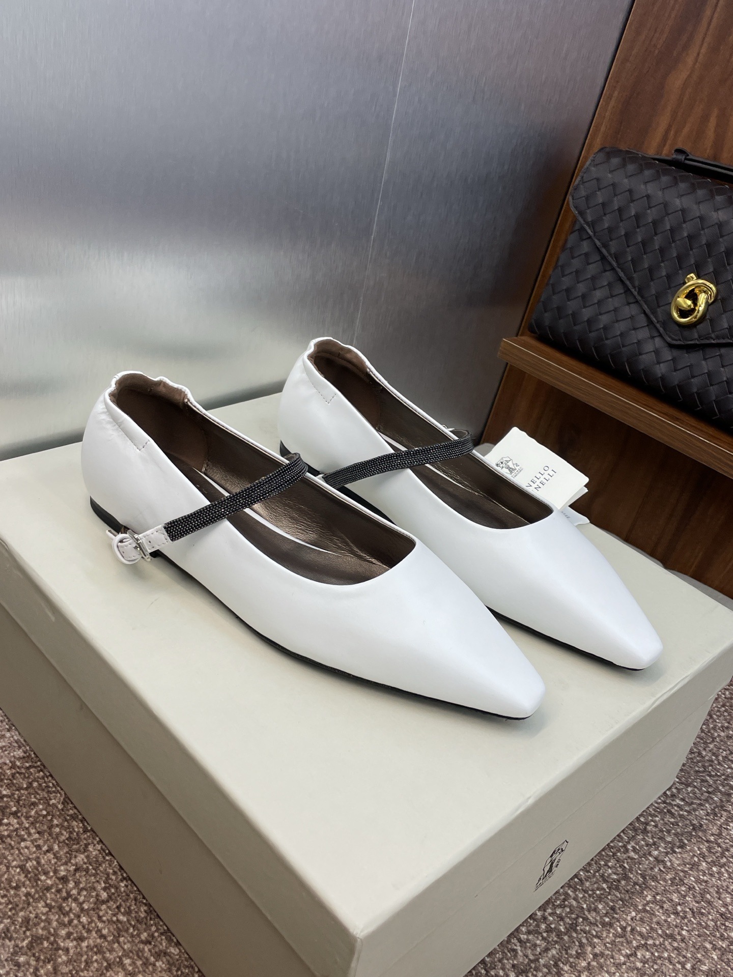 브*넬로 쿠치넬리 2025 가을/겨울 신상 플랫슈즈