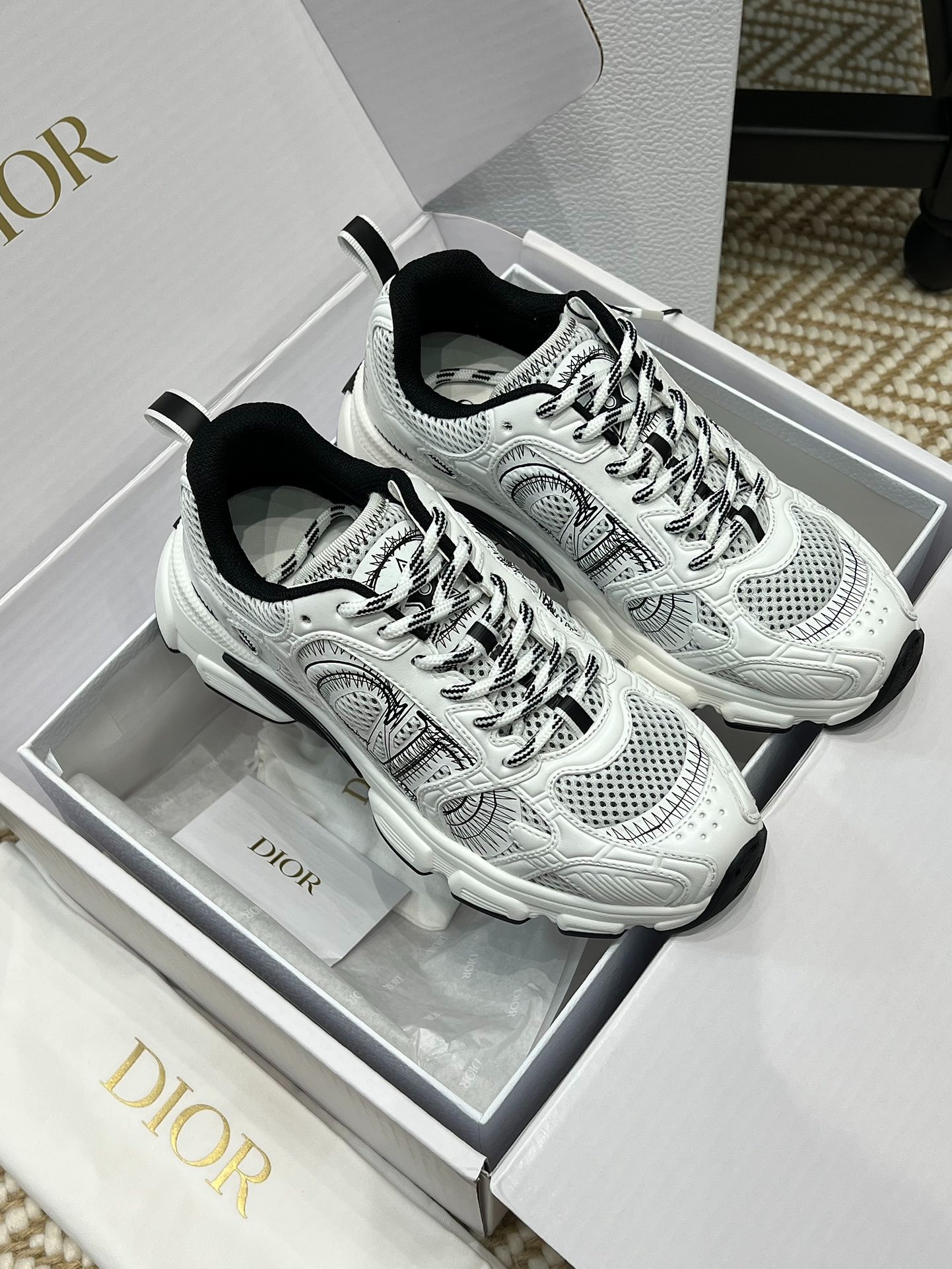 디* 신상 크로노 스니커즈