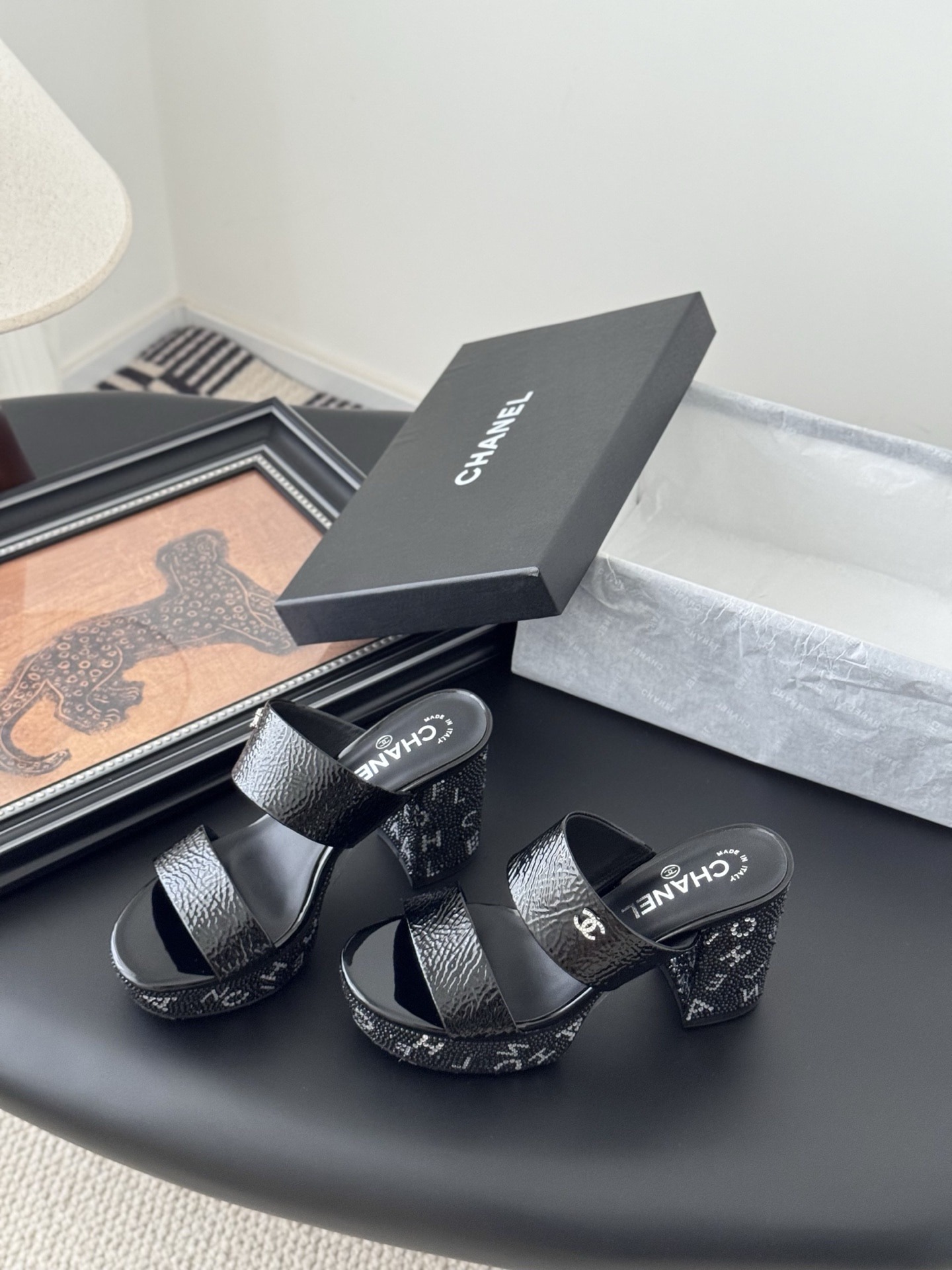 샤* 25K 핫픽스 양가죽 통굽 샌들