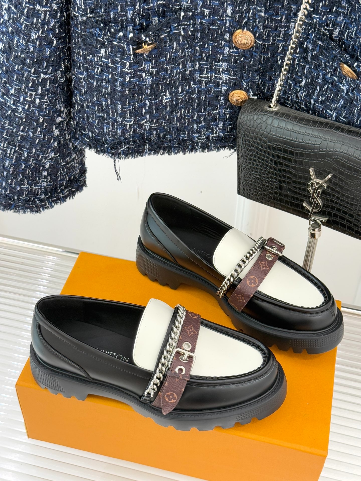 루*비통 25WF 신상 체인 통굽 로퍼