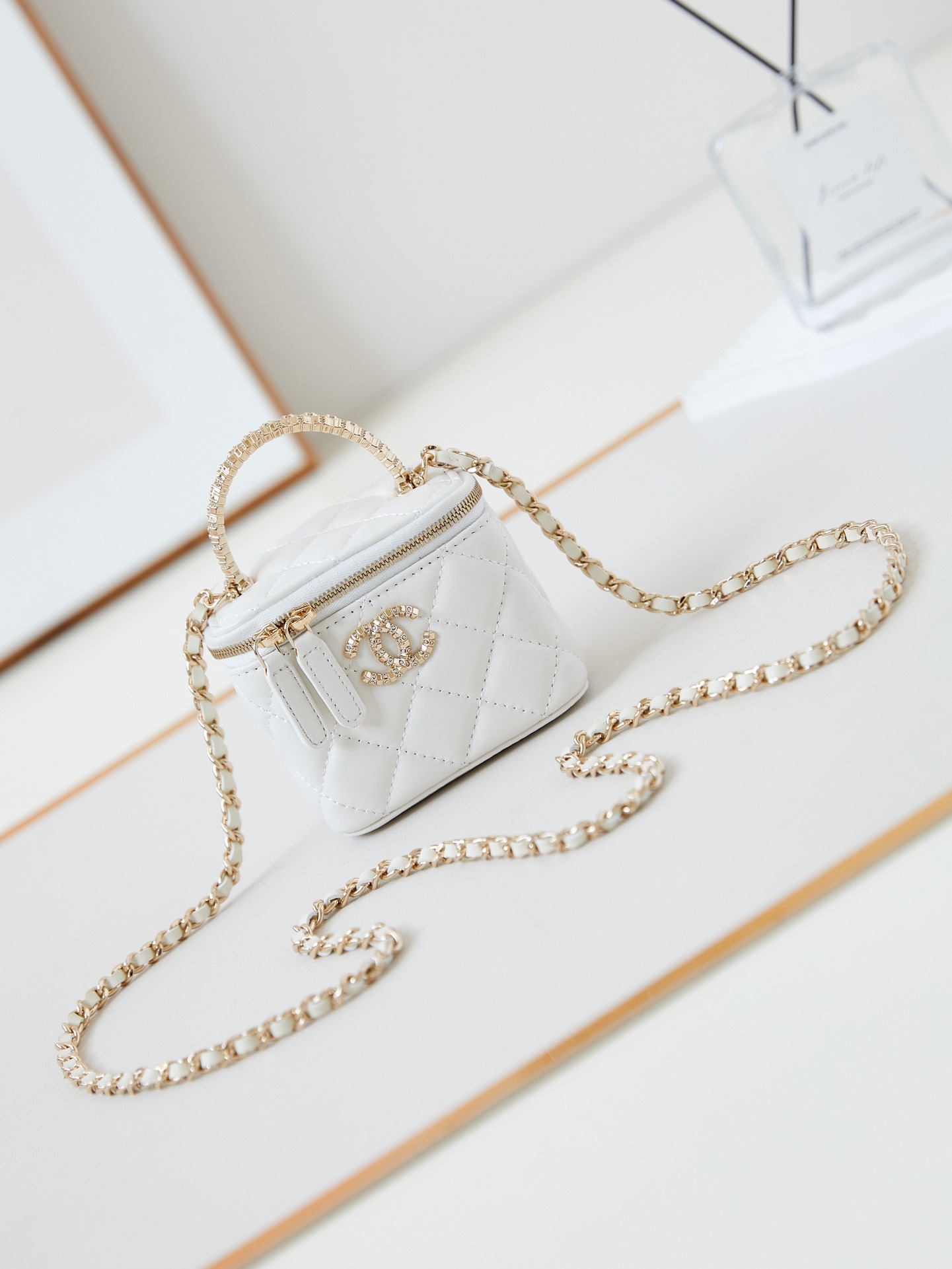 샤넬넬 24a 체인 코스메틱 케이스