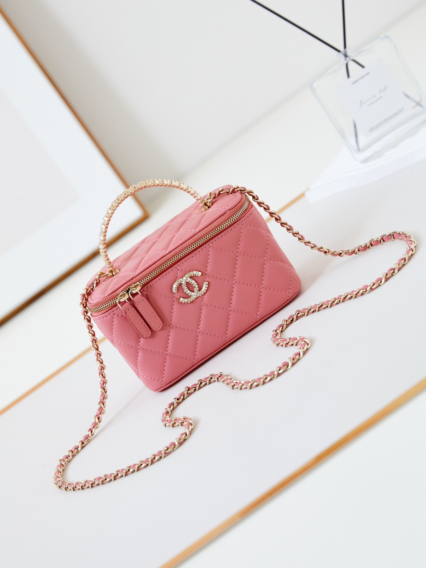 샤넬넬 24a 체인 코스메틱 케이스