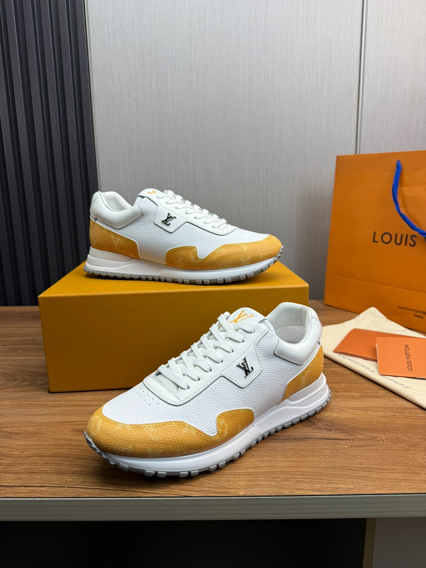 루*비통 신상 스니커즈