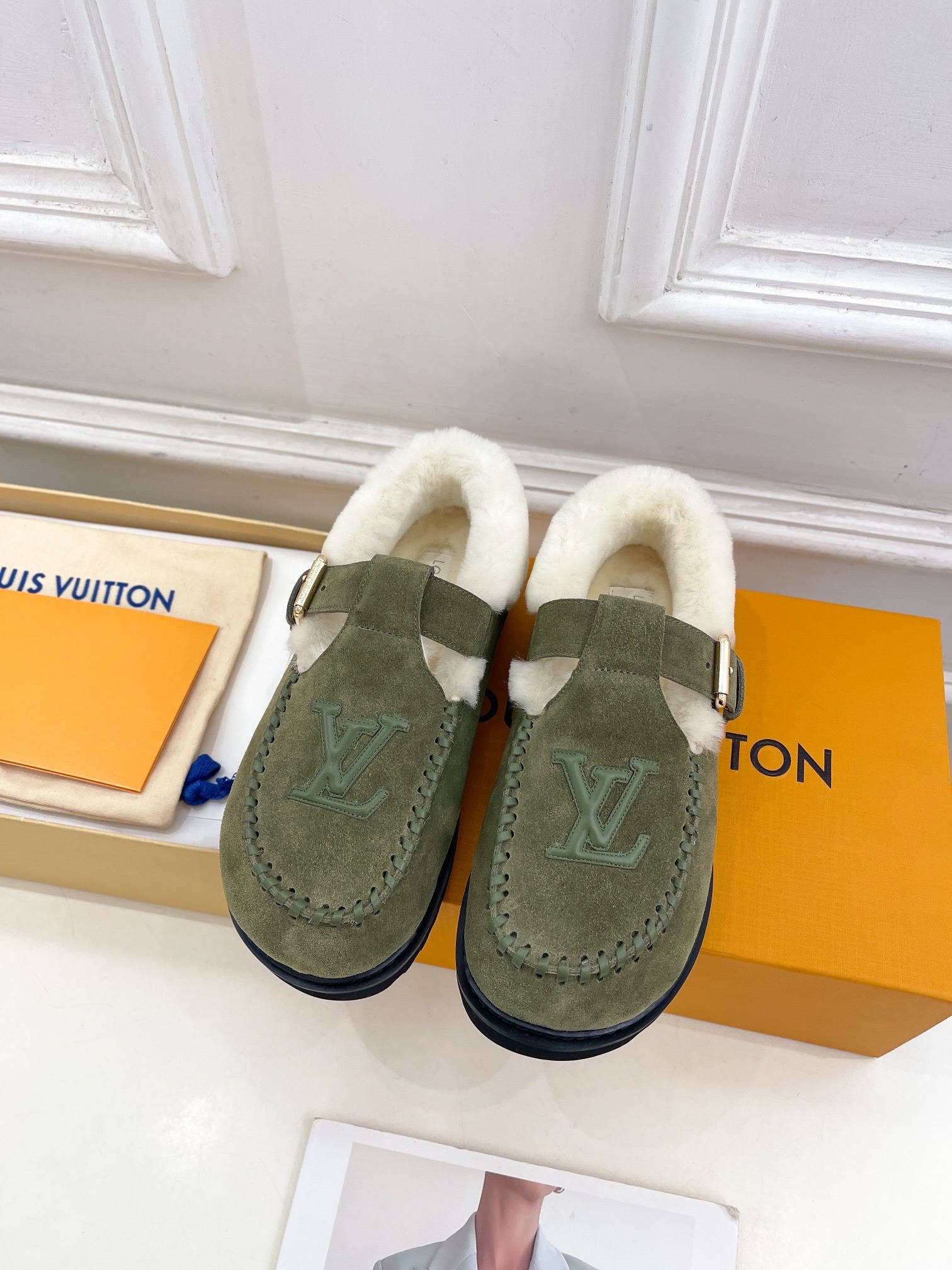 루*비통 25 신상 메리제인 퍼