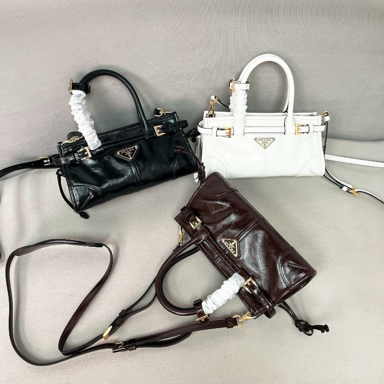 프라다 보니 미니 가죽 핸드백