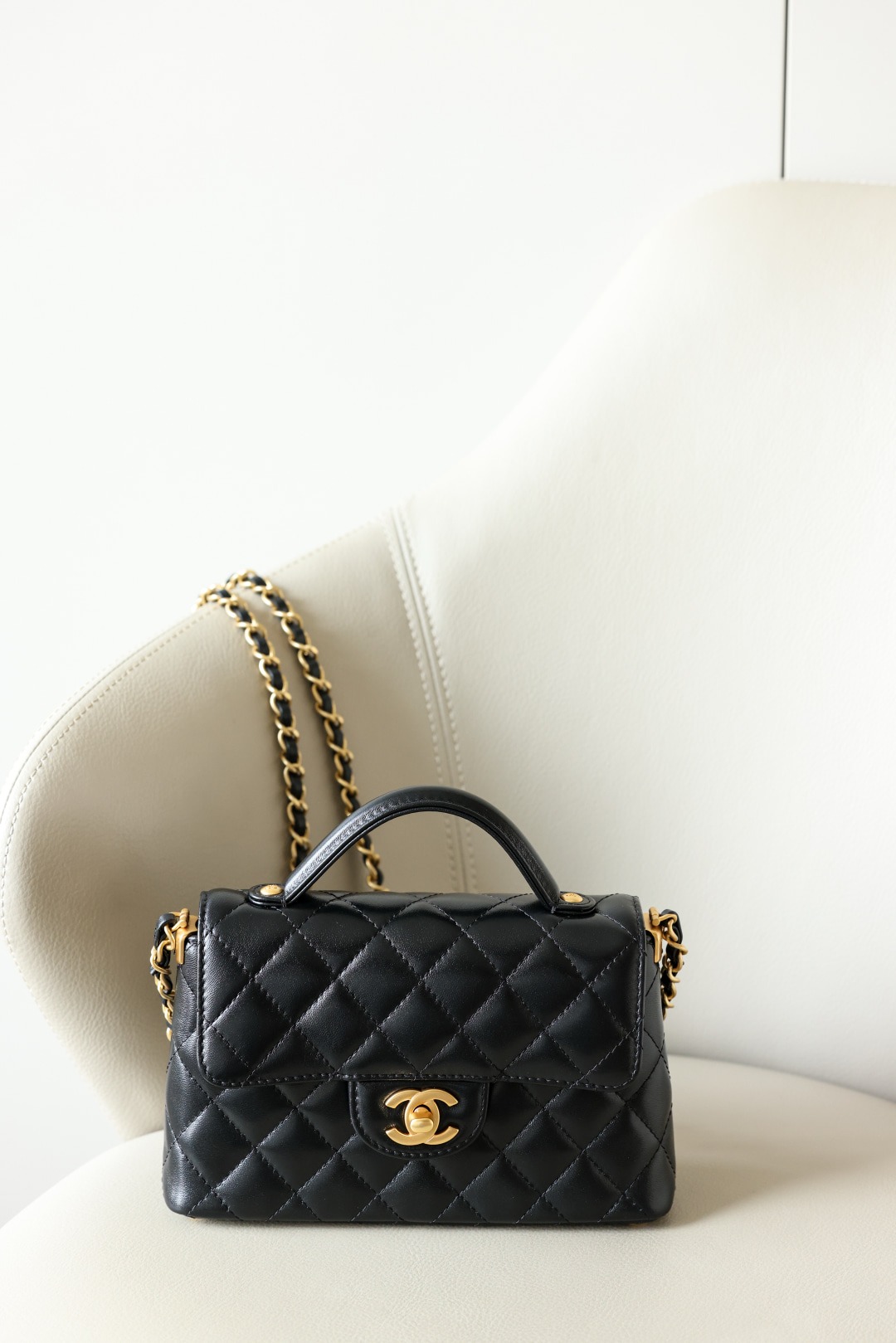 샤넬 클래식 탑핸들 미니 슬랩백