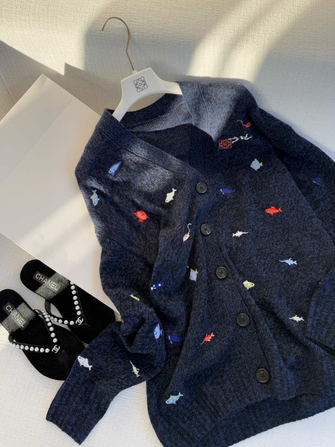 로*베 25년 블루앙고라 V넥 가디건