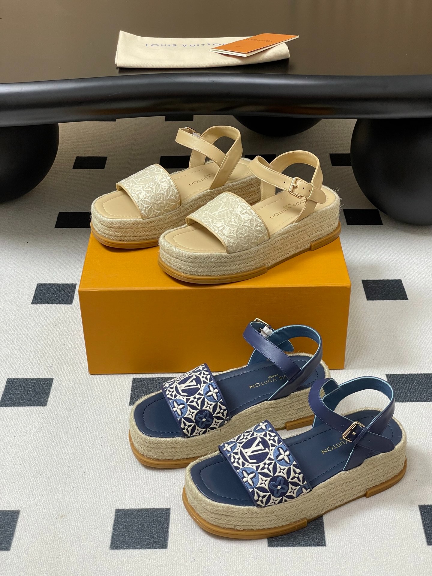루*비통 25 신상 캔버스화 샌들