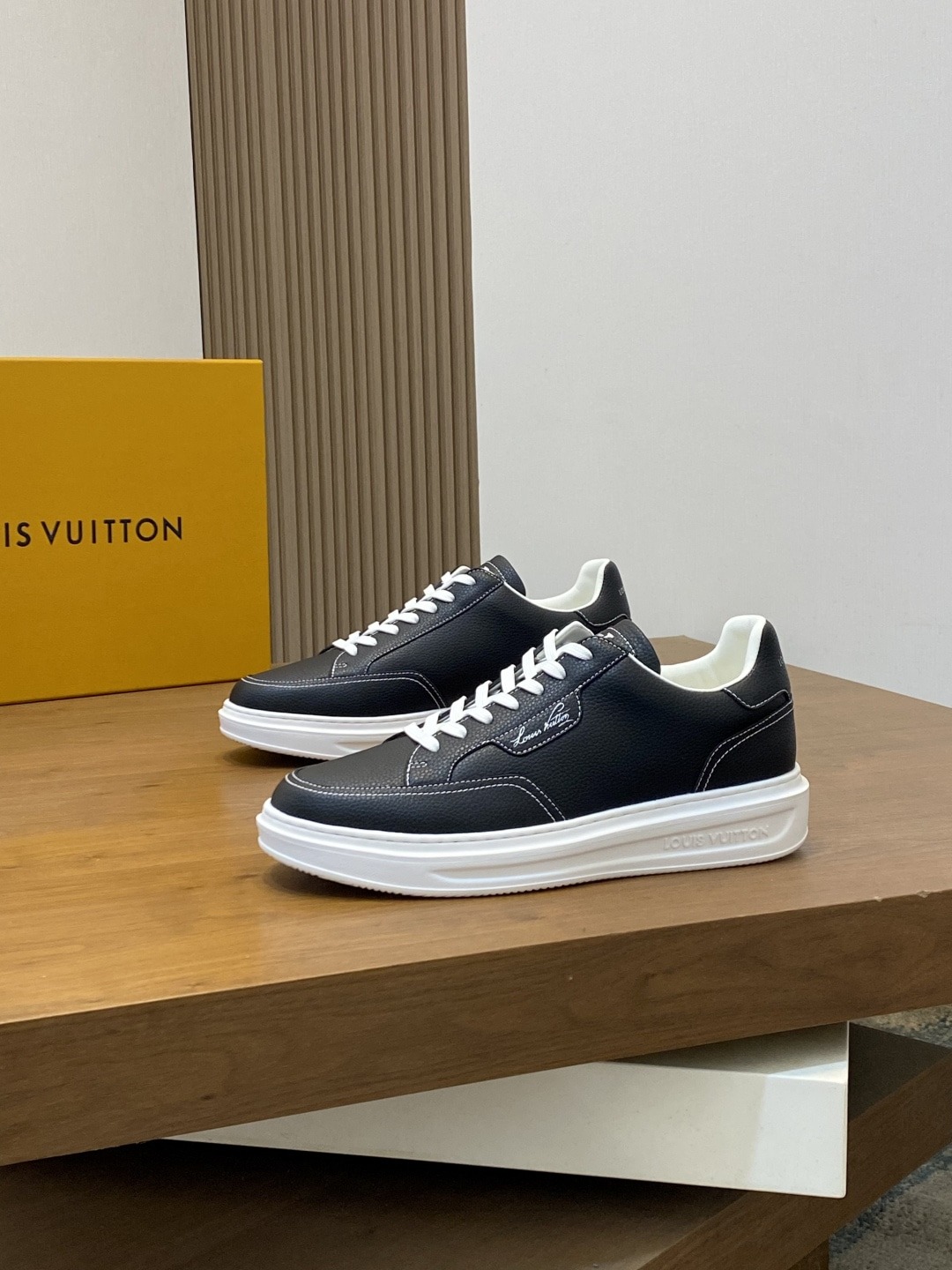 루*비통 신상 남성 스니커즈