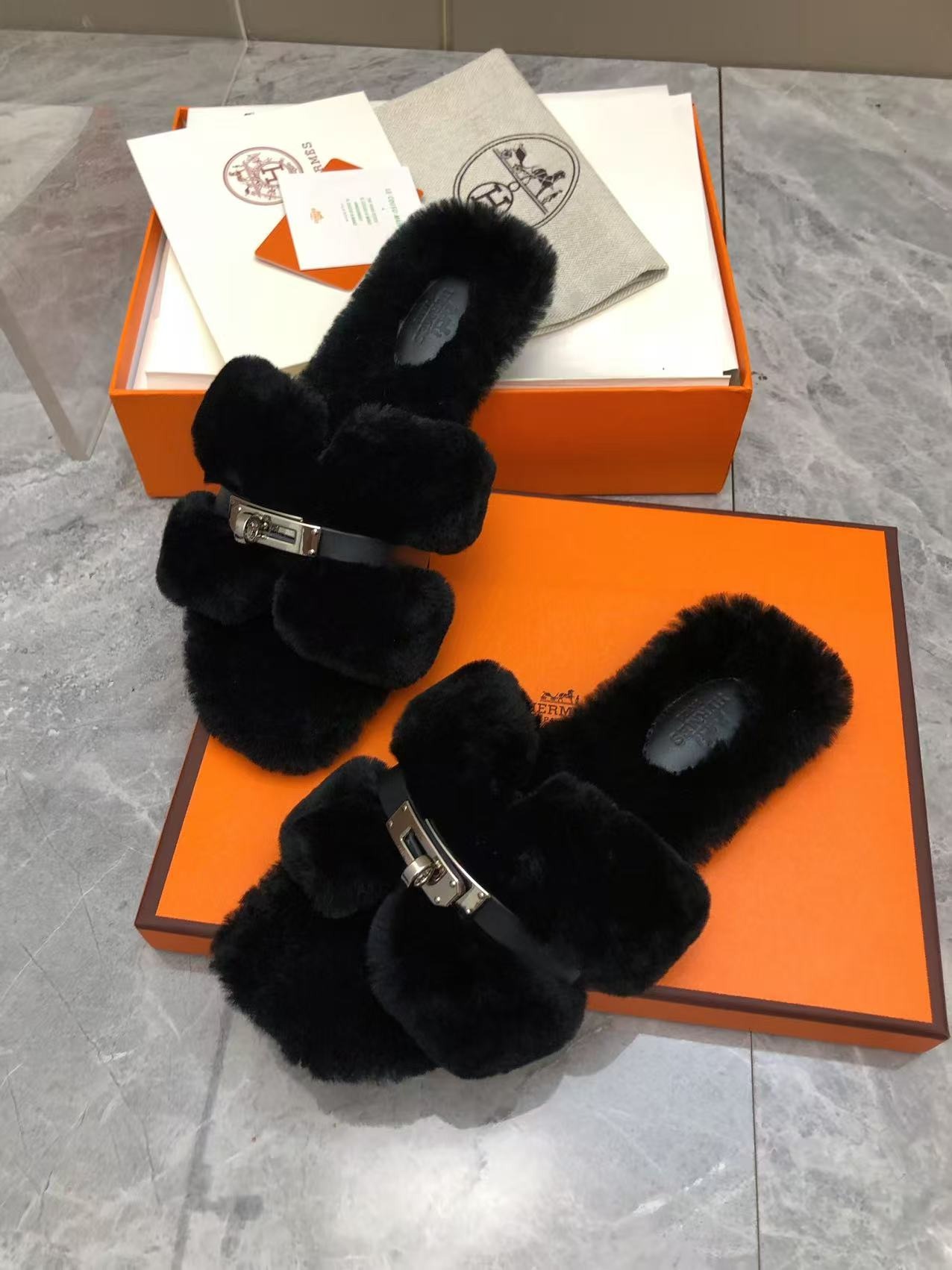 에*메스 신상 퍼 슬리퍼