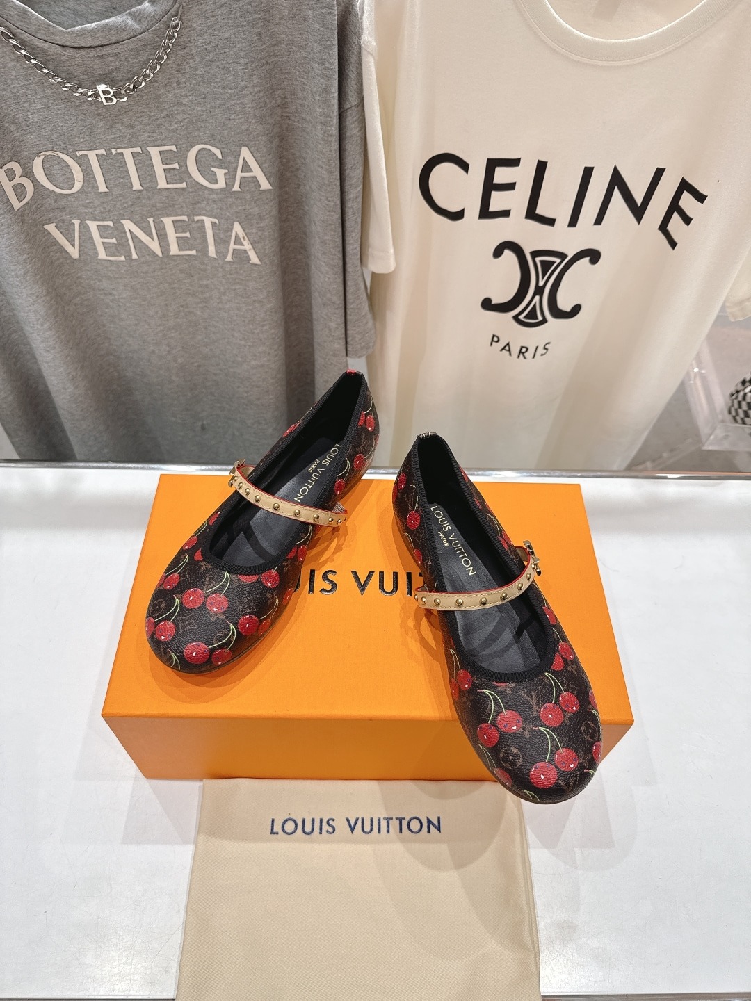 루*비통 봄여름 컬렉션 메리제인 플랫 슈즈