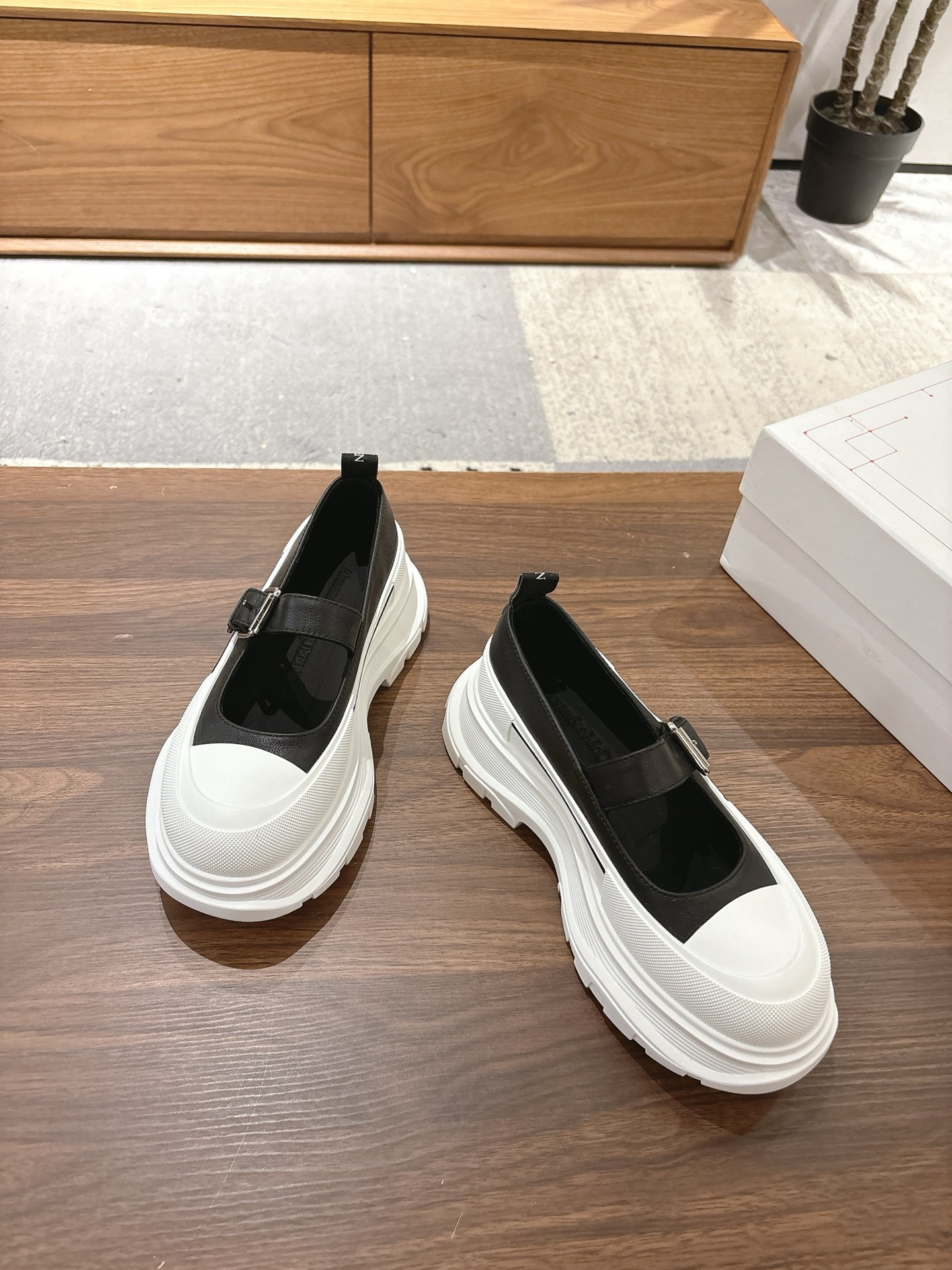 알*산더맥퀸 뉴 캔버스라인 통굽 플랫폼